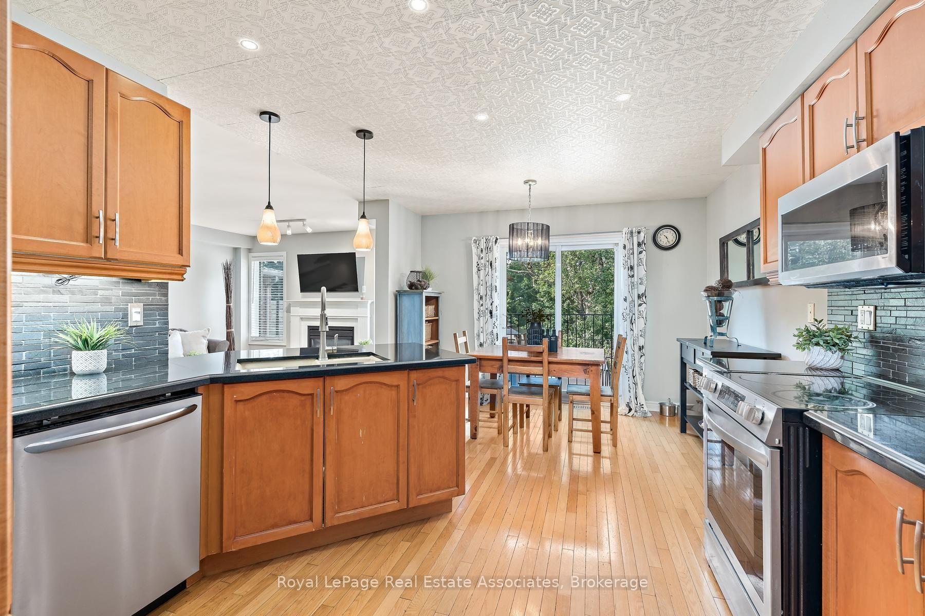 Photo 13 of 1069 Knotty Pine Grove, Mississauga, Meadowvale Village — HOMEH