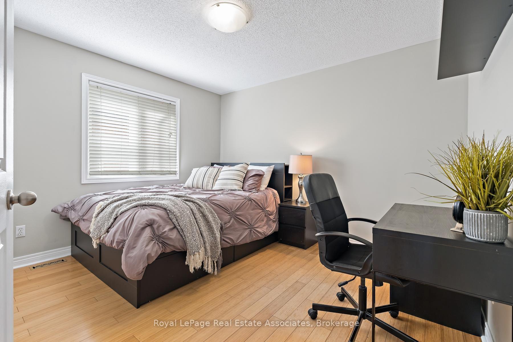 Photo 23 of 1069 Knotty Pine Grove, Mississauga, Meadowvale Village — HOMEH