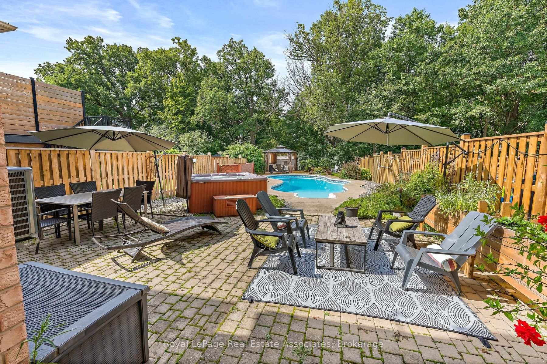 Photo 36 of 1069 Knotty Pine Grove, Mississauga, Meadowvale Village — HOMEH