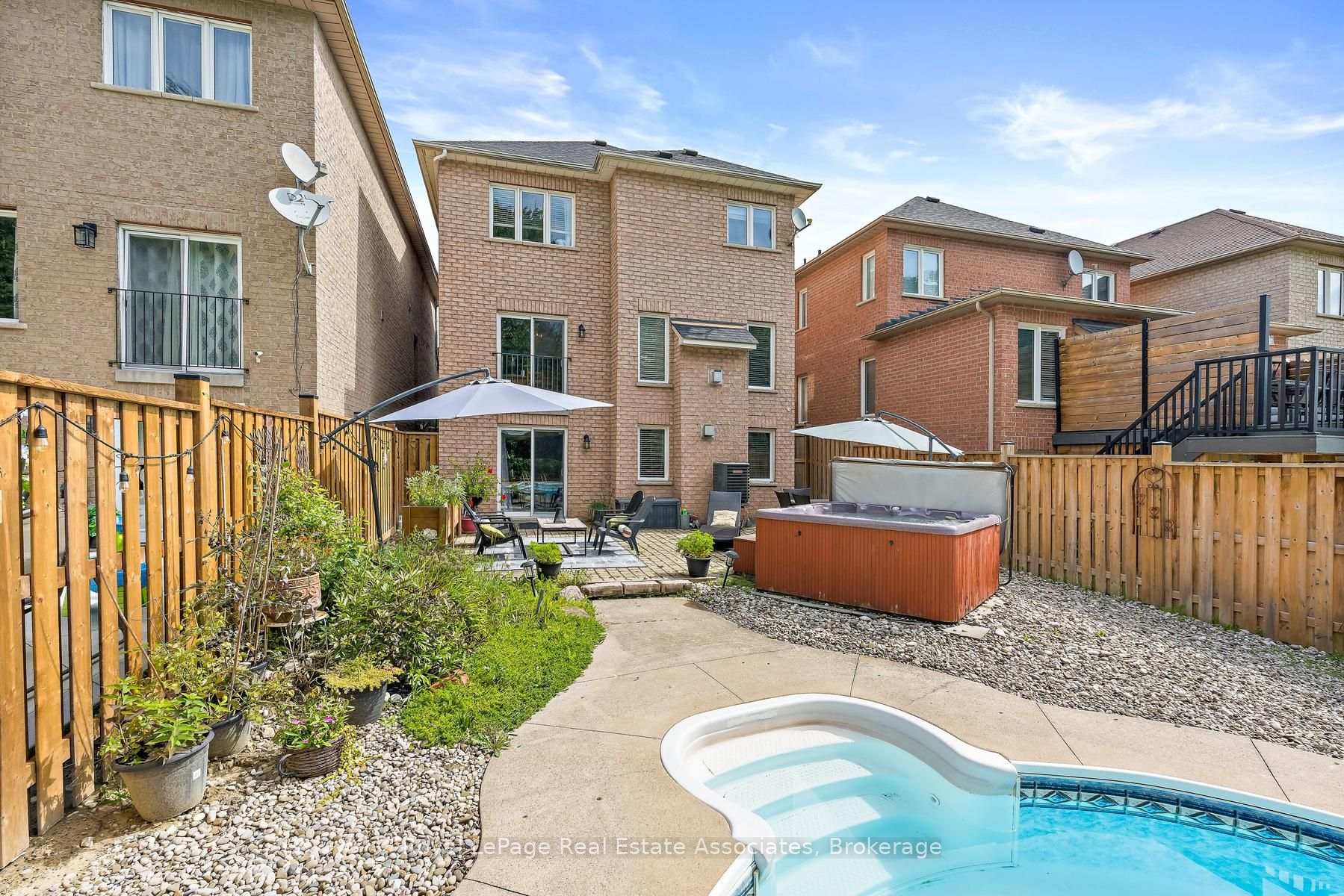 Photo 37 of 1069 Knotty Pine Grove, Mississauga, Meadowvale Village — HOMEH