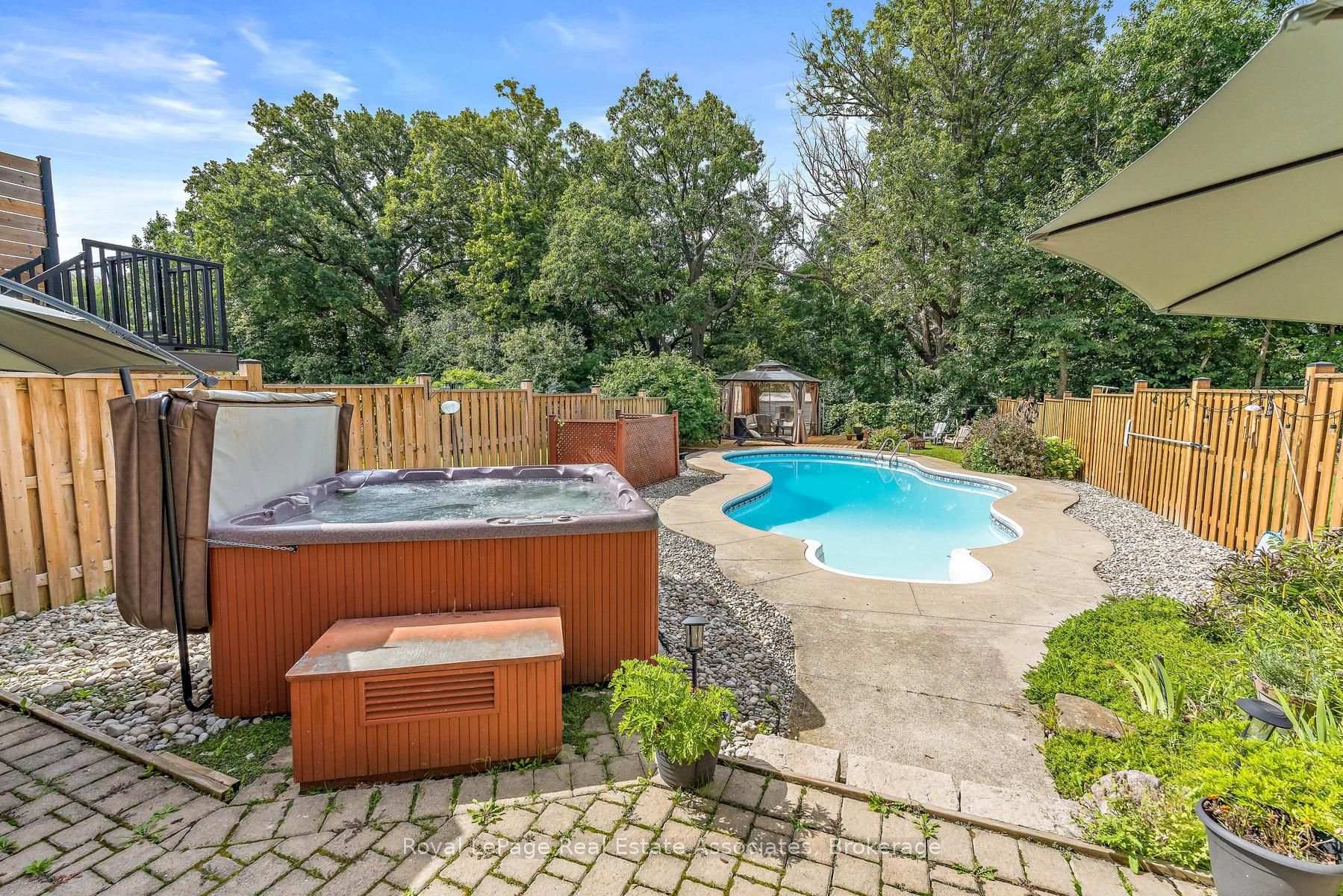 Photo 39 of 1069 Knotty Pine Grove, Mississauga, Meadowvale Village — HOMEH