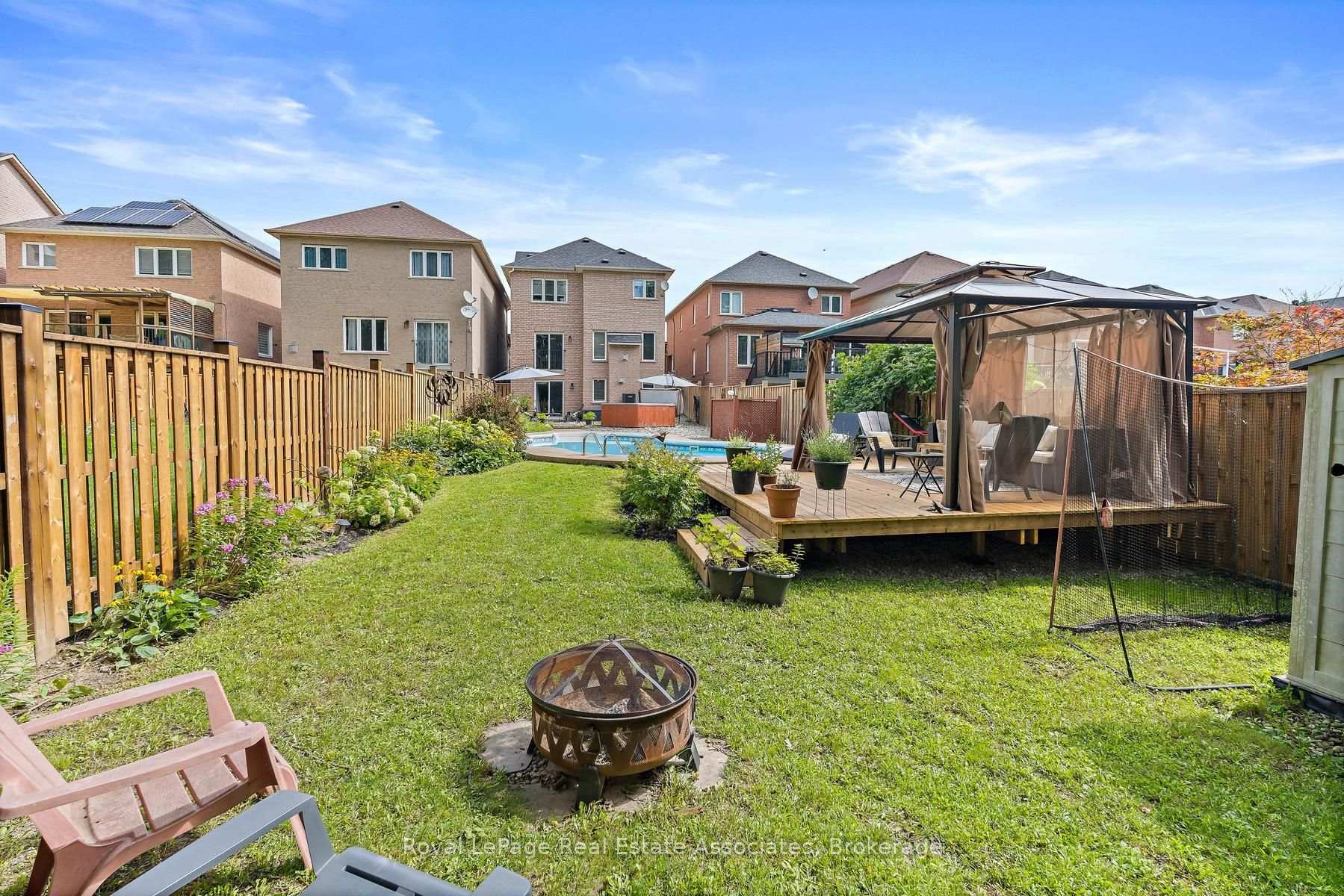 Photo 45 of 1069 Knotty Pine Grove, Mississauga, Meadowvale Village — HOMEH