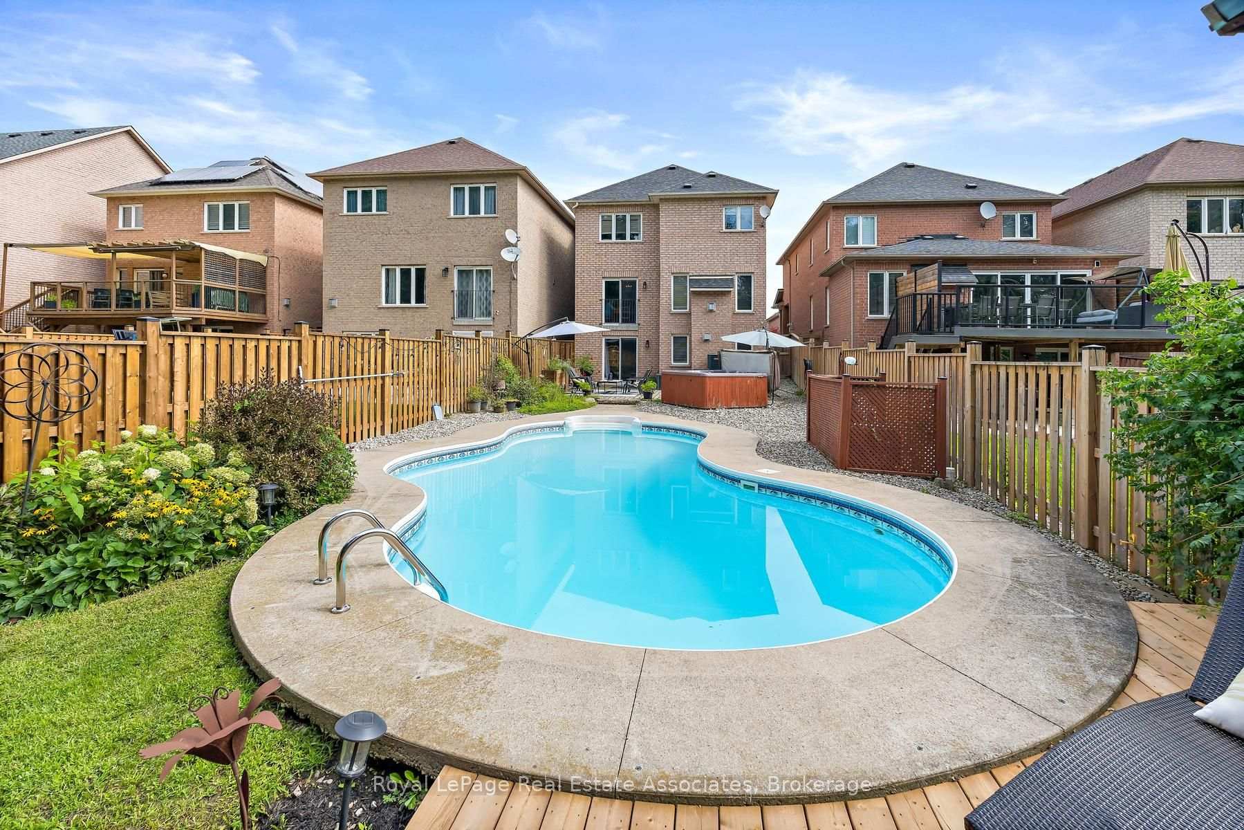 Photo 47 of 1069 Knotty Pine Grove, Mississauga, Meadowvale Village — HOMEH