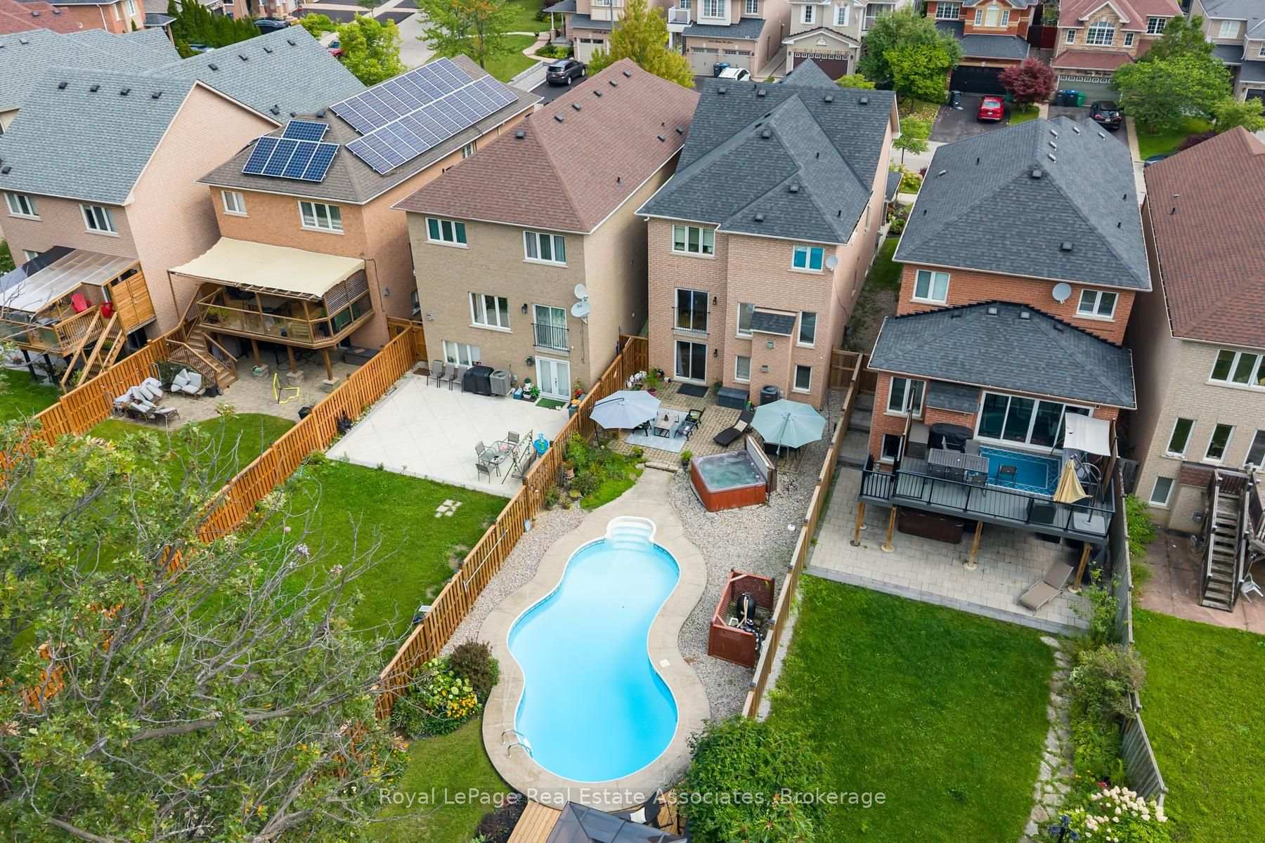 Photo 48 of 1069 Knotty Pine Grove, Mississauga, Meadowvale Village — HOMEH