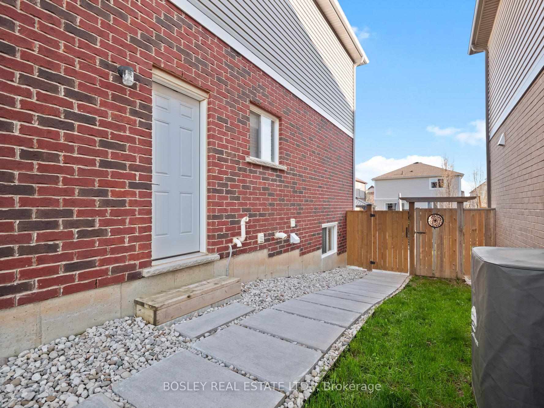 Photo 39 of 75 Bergenstein Crescent, Pelham, Fonthill — HOMEH