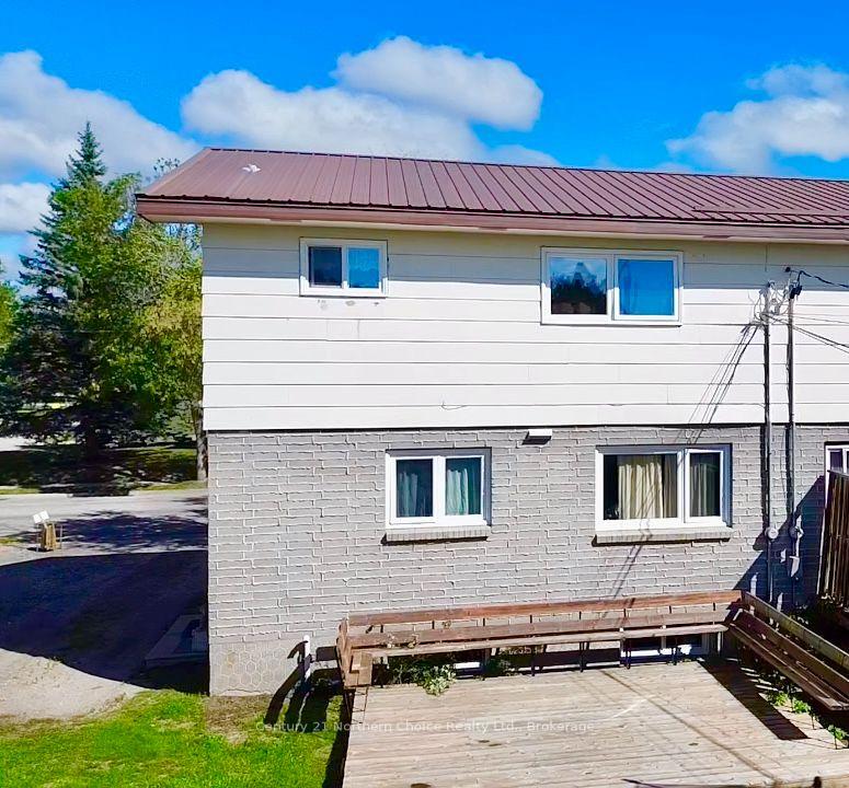Photo 2 of 154 Parkdale Road, Dryden, Milestone — HOMEH
