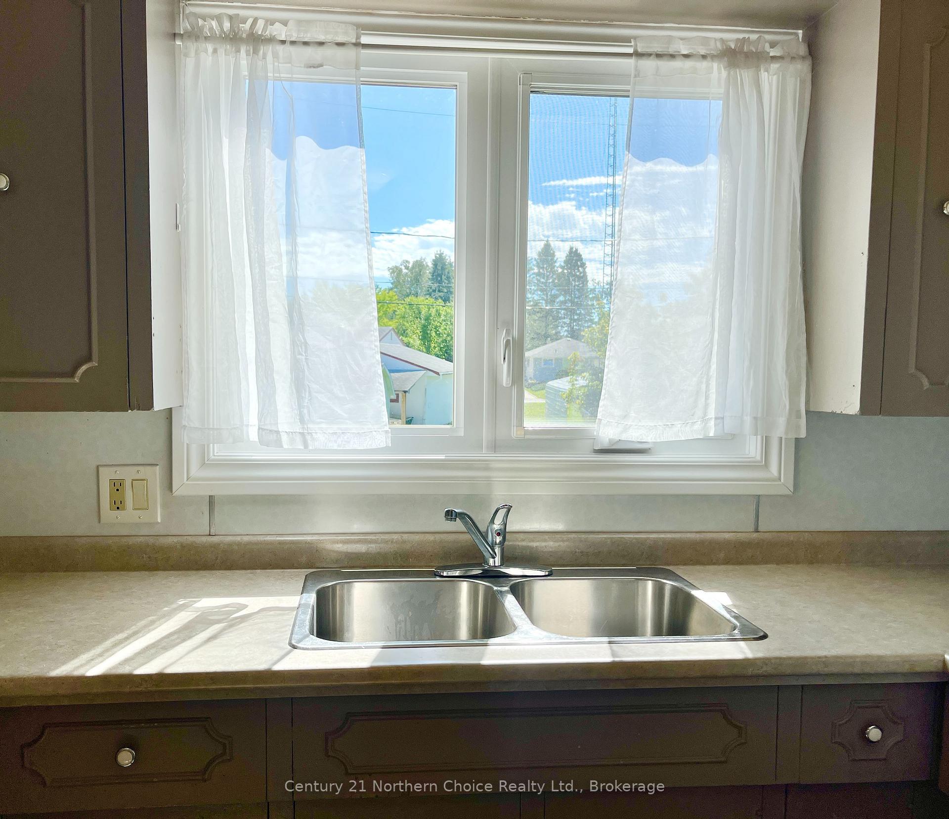 Photo 9 of 154 Parkdale Road, Dryden, Milestone — HOMEH