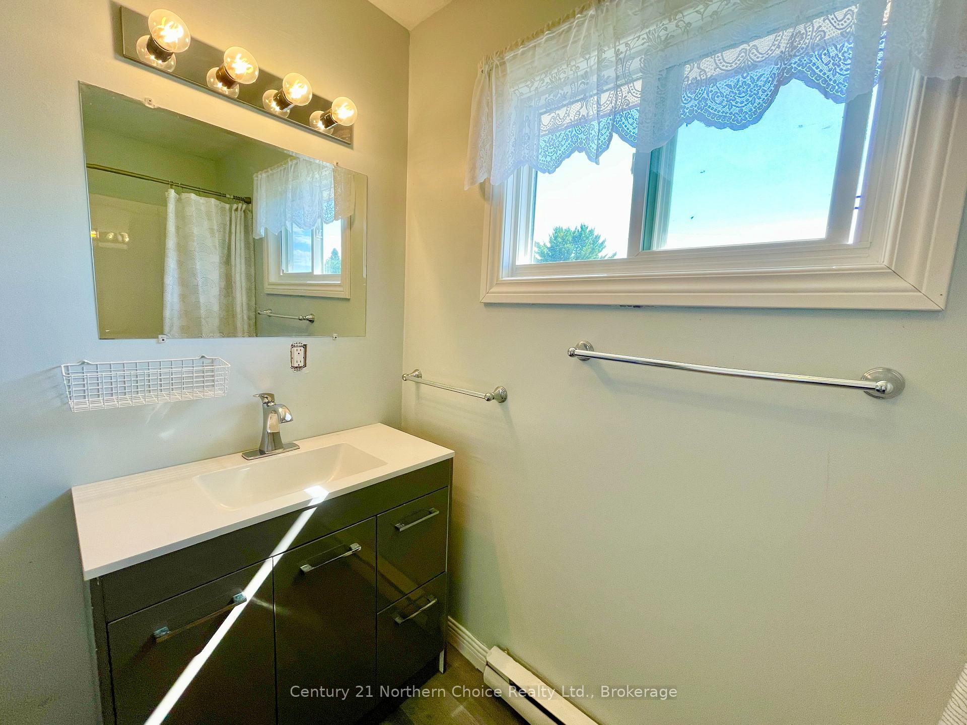 Photo 15 of 154 Parkdale Road, Dryden, Milestone — HOMEH