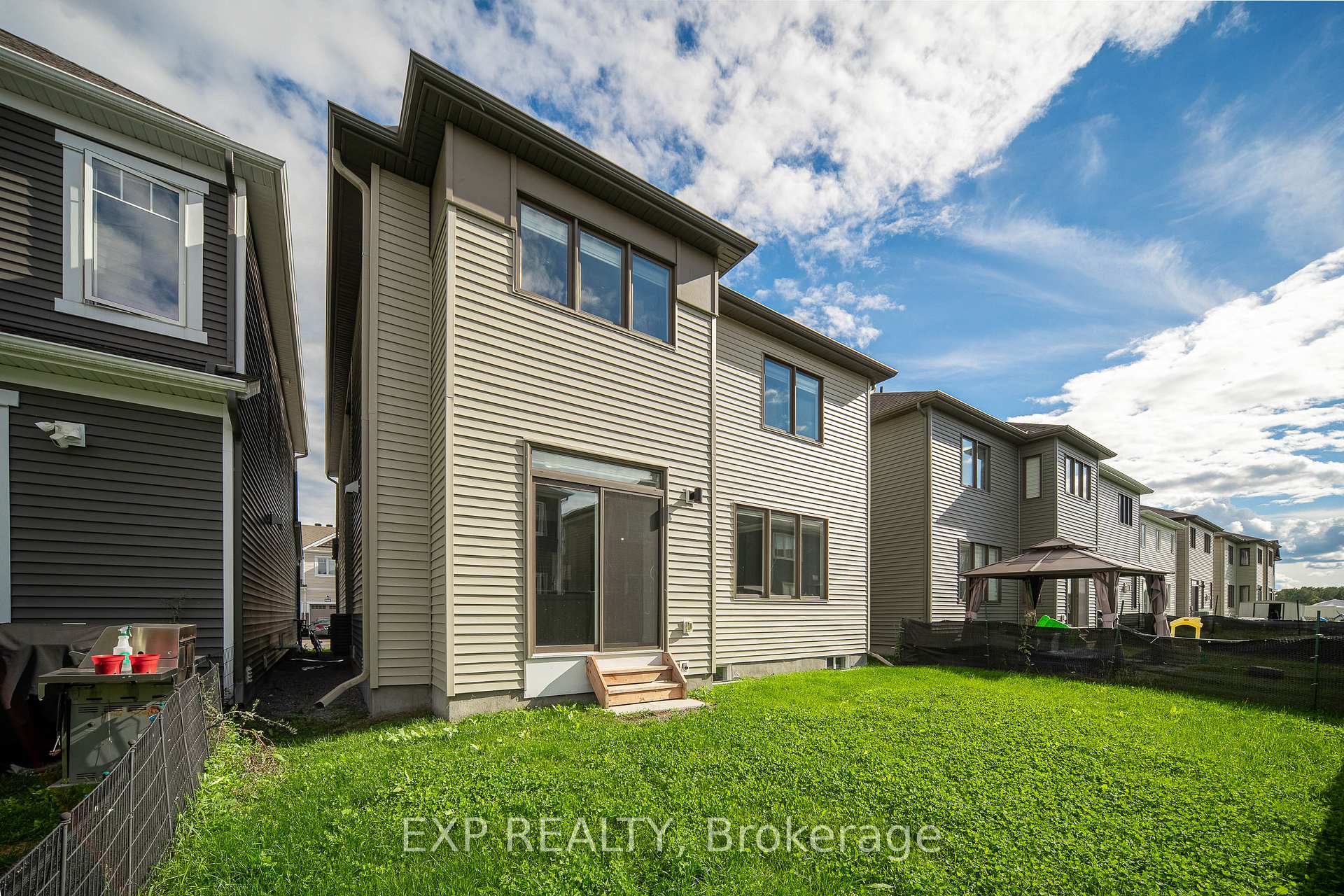 Photo 41 of 126 Yearling Circle, Ottawa, Goulbourn Twp From Franktown Rd/South To Rideau — HOMEH