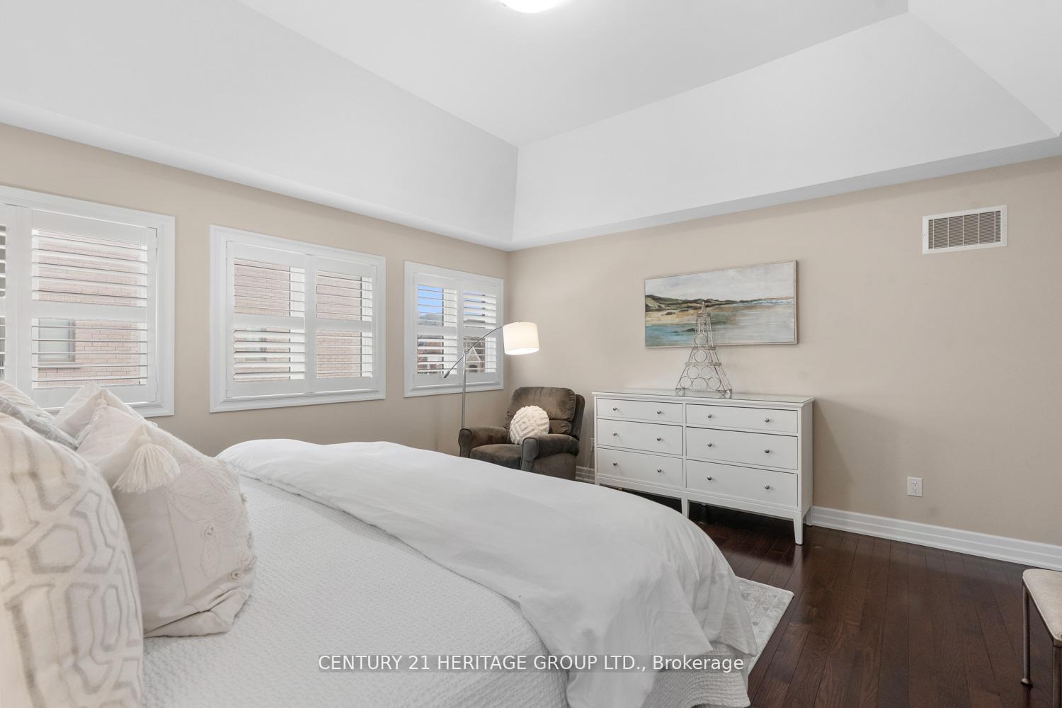 Photo 21 of 67 Alex Campbell Crescent, King, King City — HOMEH
