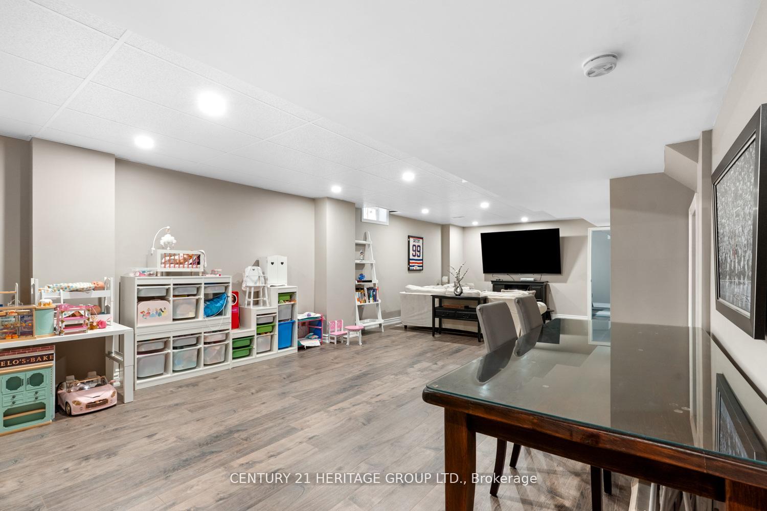 Photo 35 of 67 Alex Campbell Crescent, King, King City — HOMEH