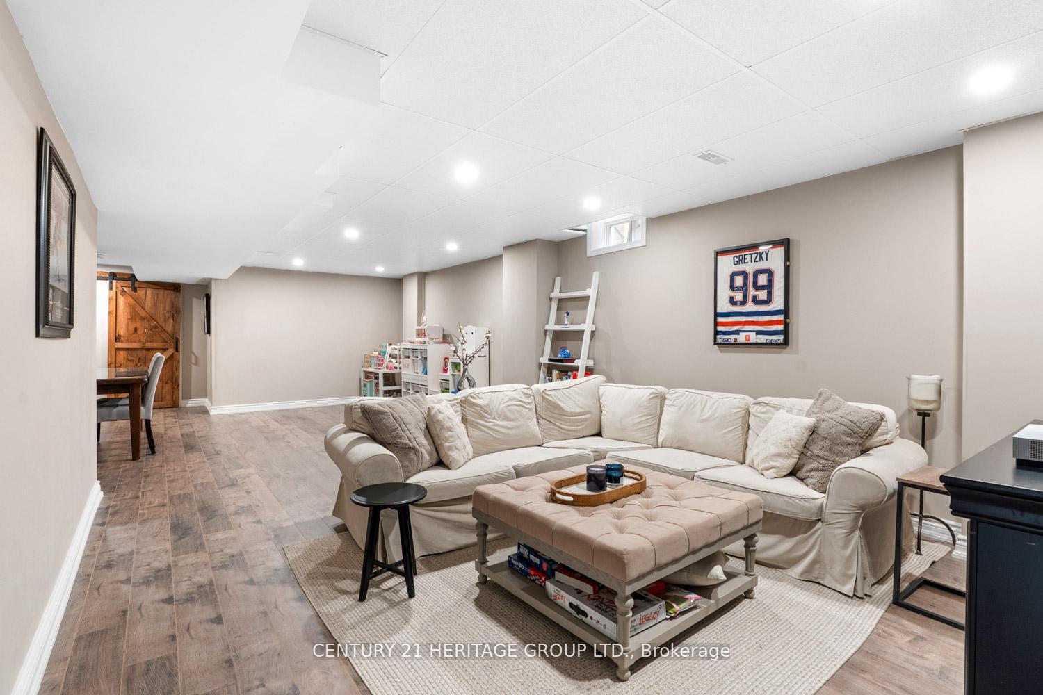 Photo 36 of 67 Alex Campbell Crescent, King, King City — HOMEH