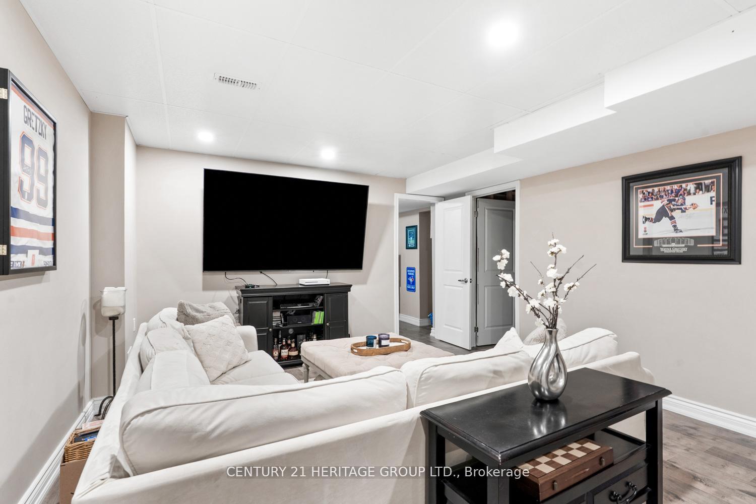 Photo 37 of 67 Alex Campbell Crescent, King, King City — HOMEH
