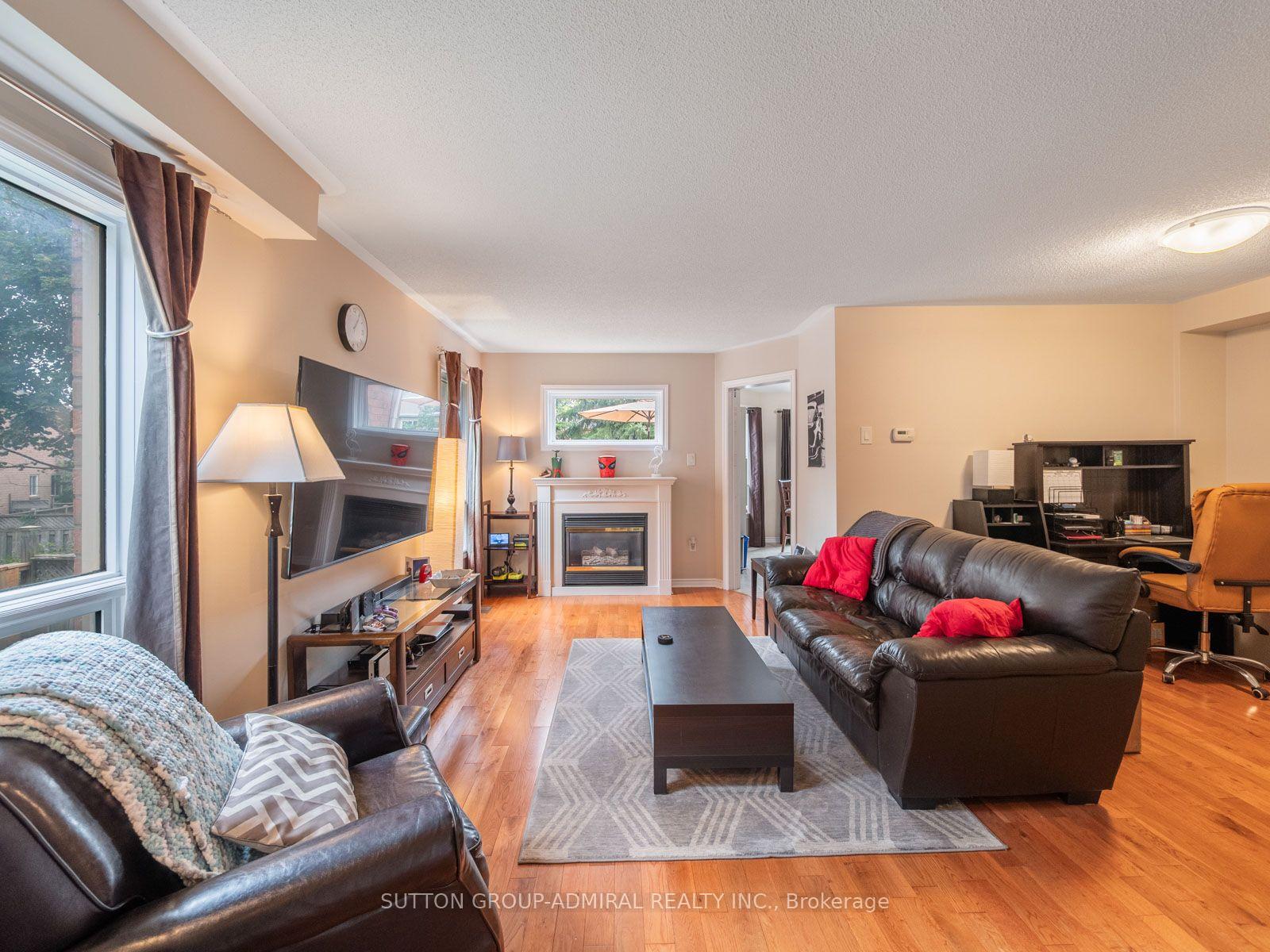 Photo 3 of 267 Warner Crescent, Newmarket, Summerhill Estates — HOMEH