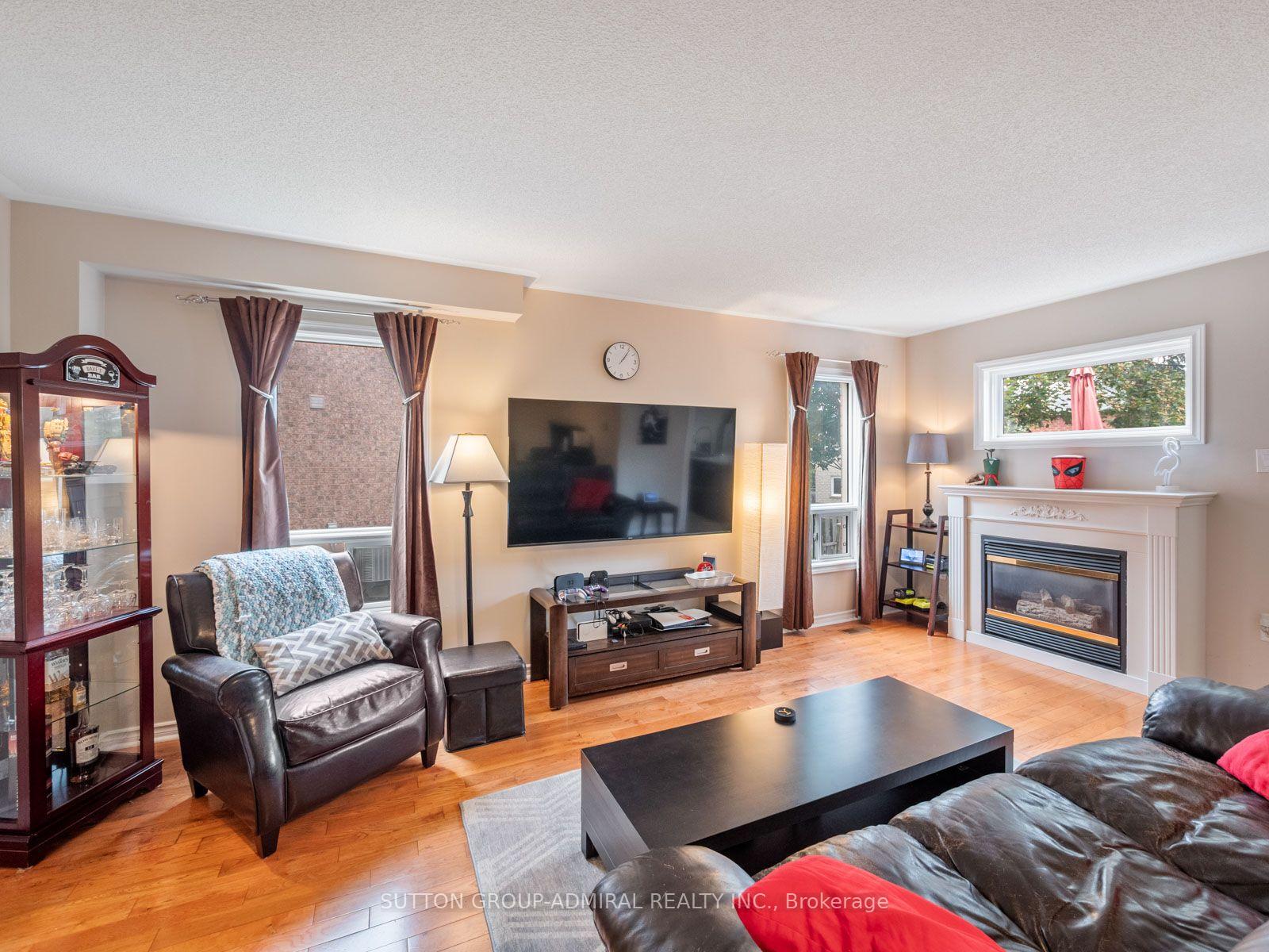 Photo 8 of 267 Warner Crescent, Newmarket, Summerhill Estates — HOMEH