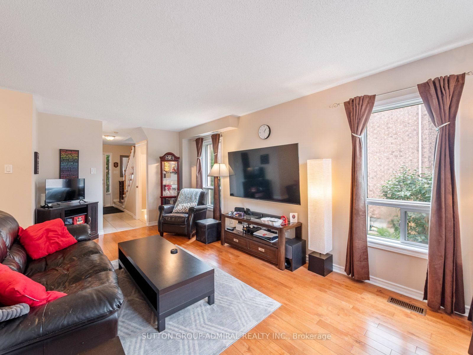 Photo 10 of 267 Warner Crescent, Newmarket, Summerhill Estates — HOMEH