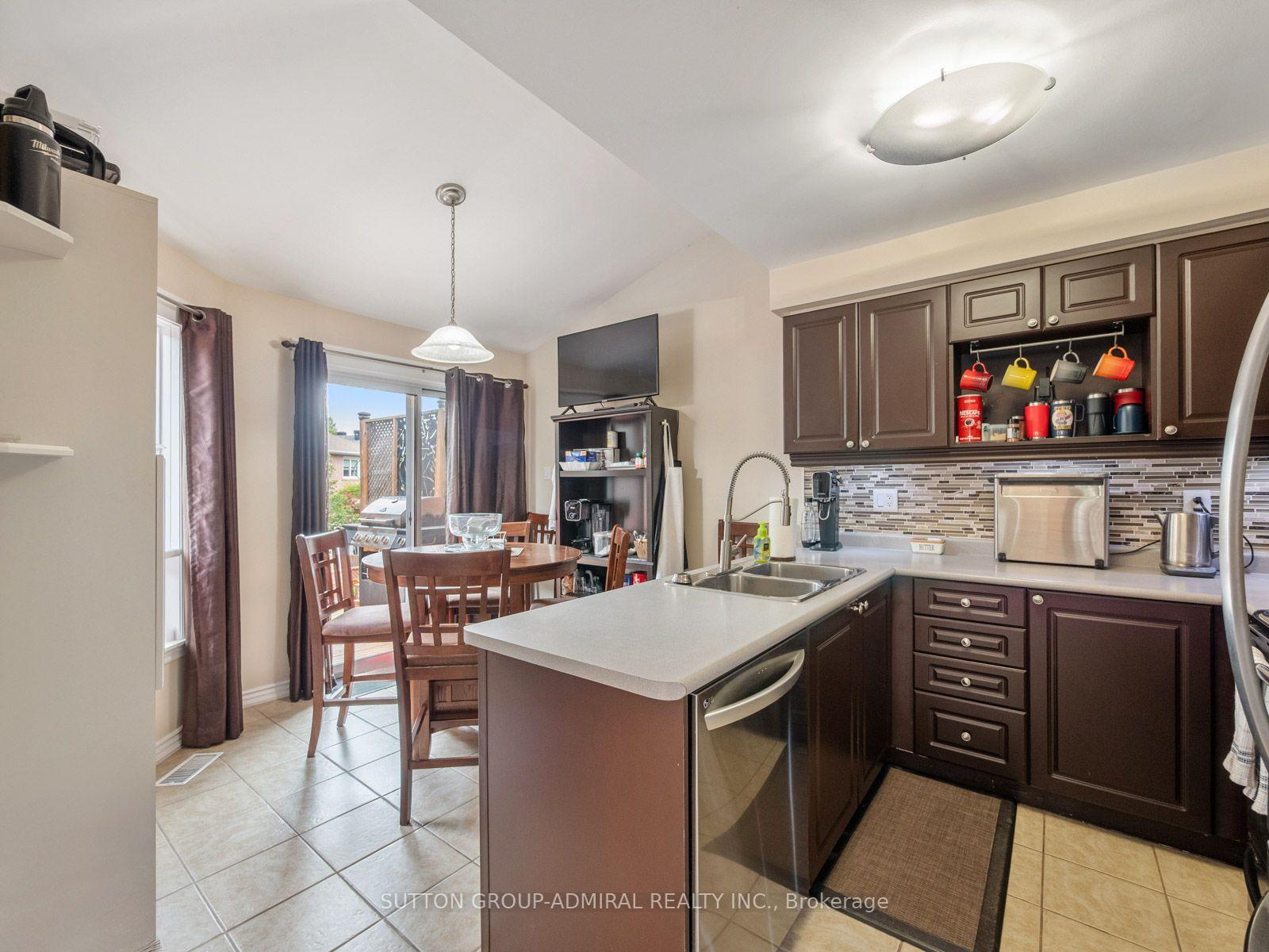 Photo 12 of 267 Warner Crescent, Newmarket, Summerhill Estates — HOMEH