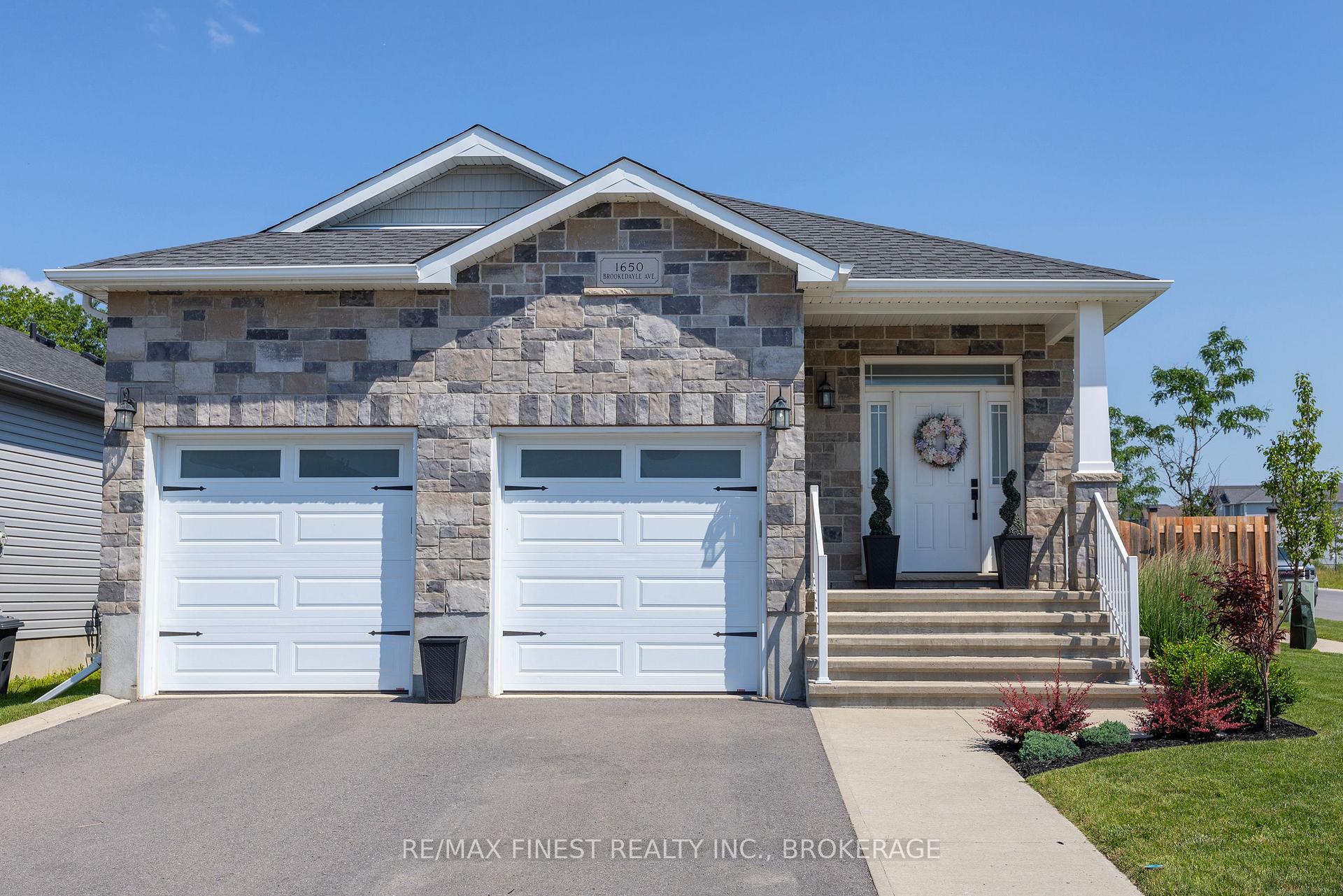 Front of 1650 Brookedayle Avenue