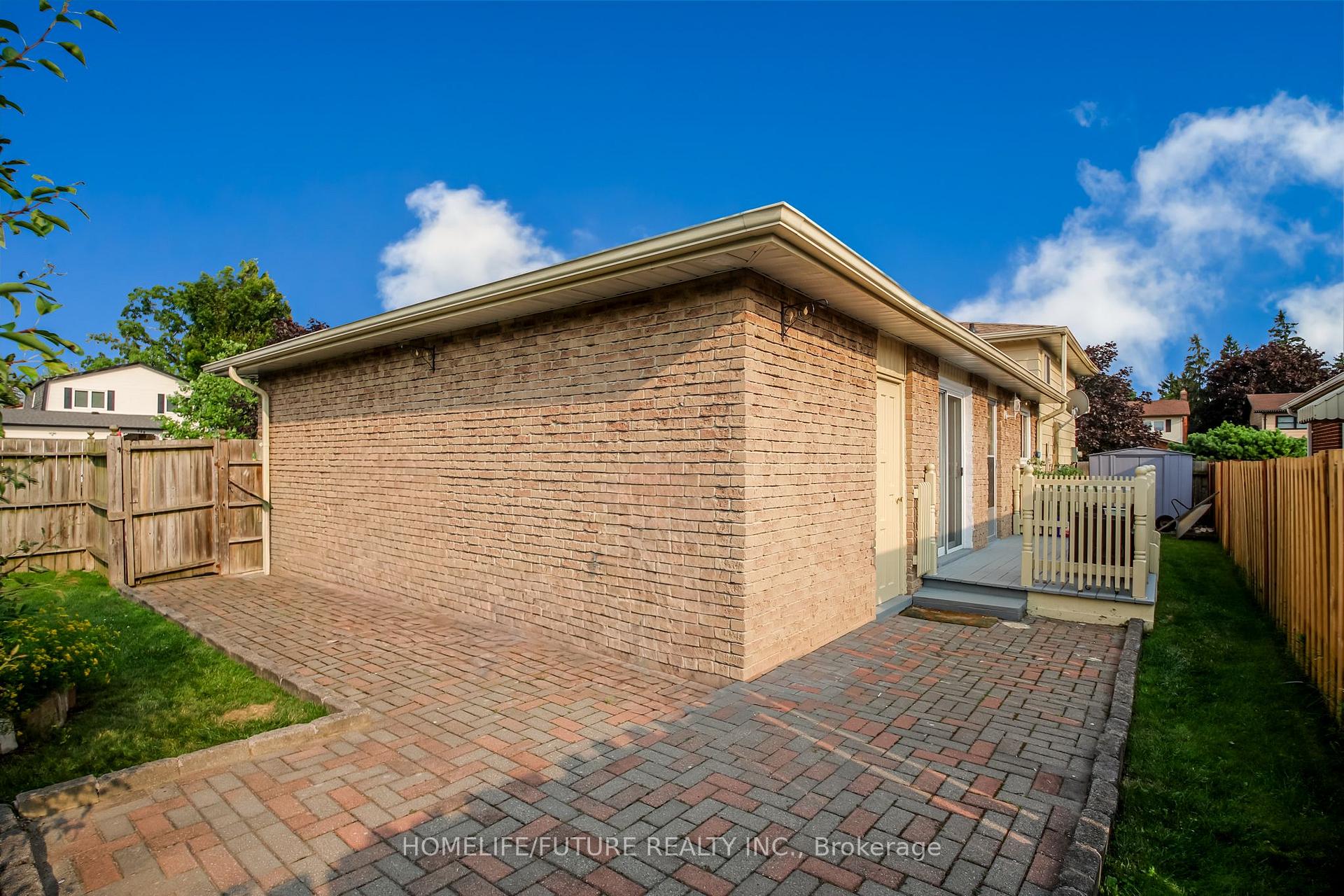 Photo 2 of 207 Michael Boulevard, Whitby, Lynde Creek — HOMEH