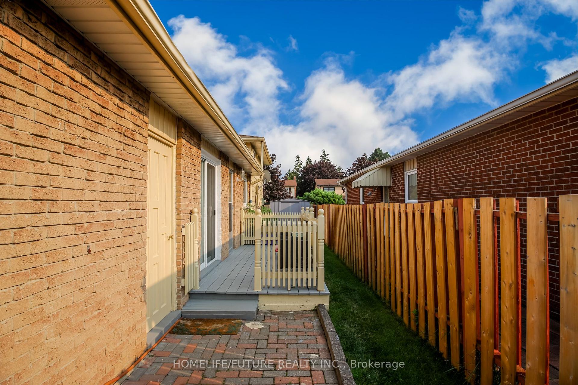 Photo 3 of 207 Michael Boulevard, Whitby, Lynde Creek — HOMEH