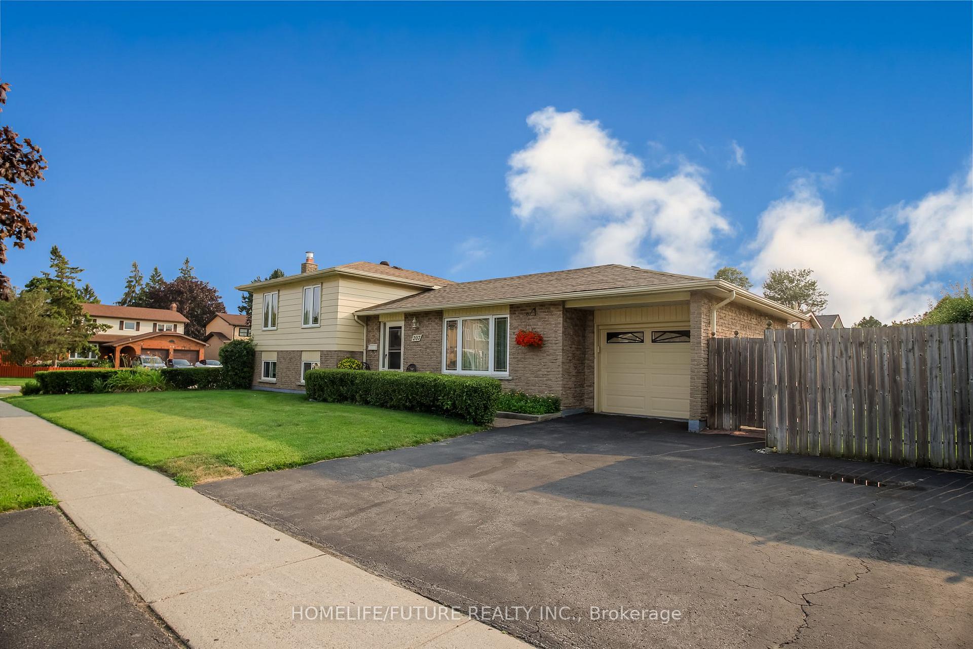 Photo 4 of 207 Michael Boulevard, Whitby, Lynde Creek — HOMEH