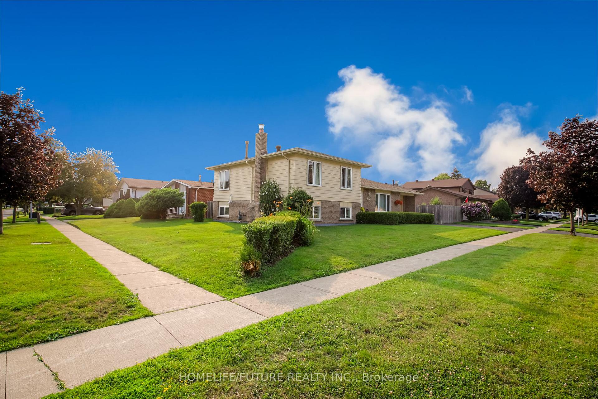 Photo 5 of 207 Michael Boulevard, Whitby, Lynde Creek — HOMEH