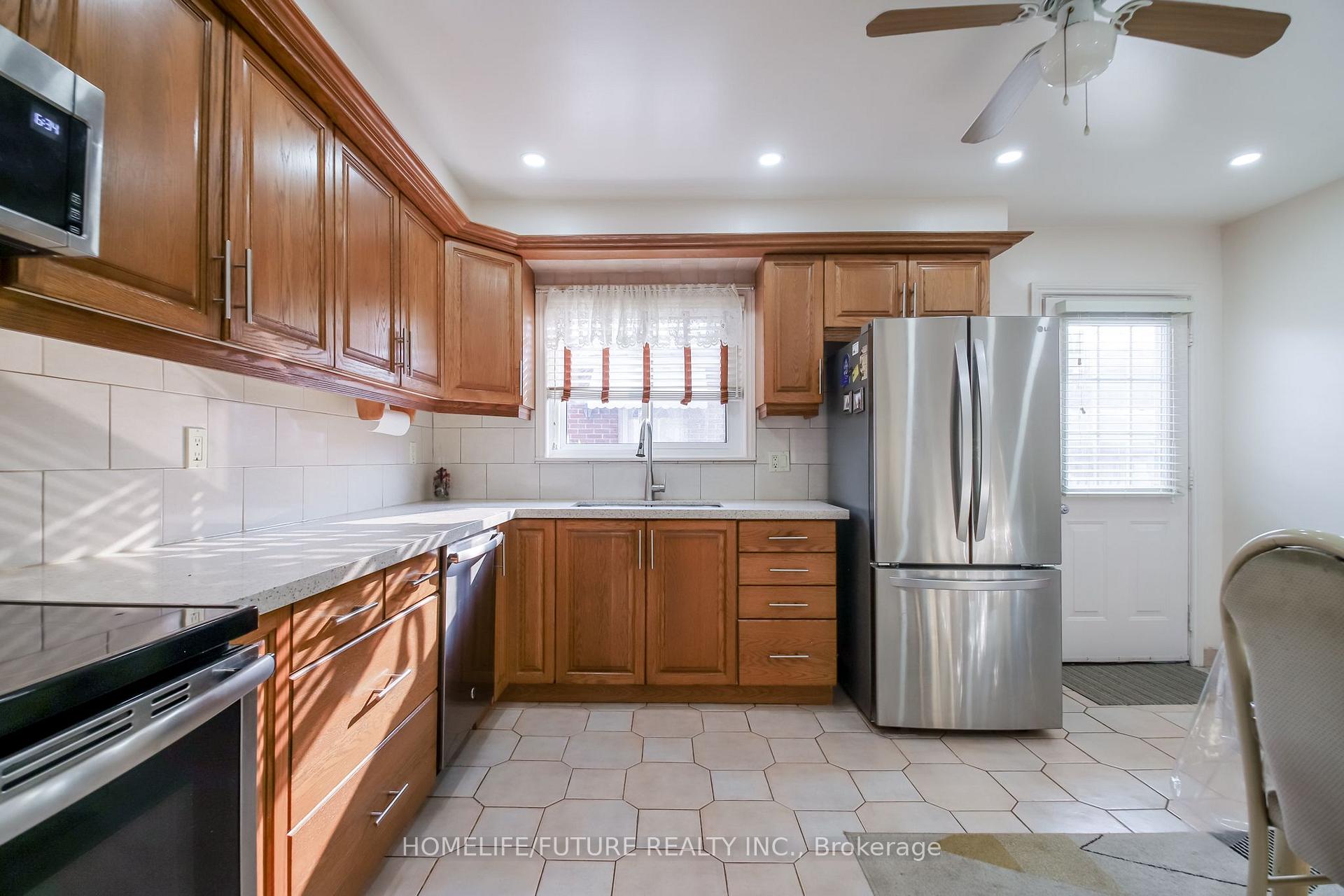 Photo 18 of 207 Michael Boulevard, Whitby, Lynde Creek — HOMEH