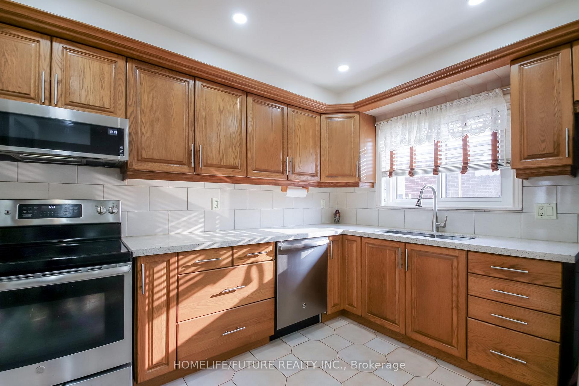 Photo 20 of 207 Michael Boulevard, Whitby, Lynde Creek — HOMEH