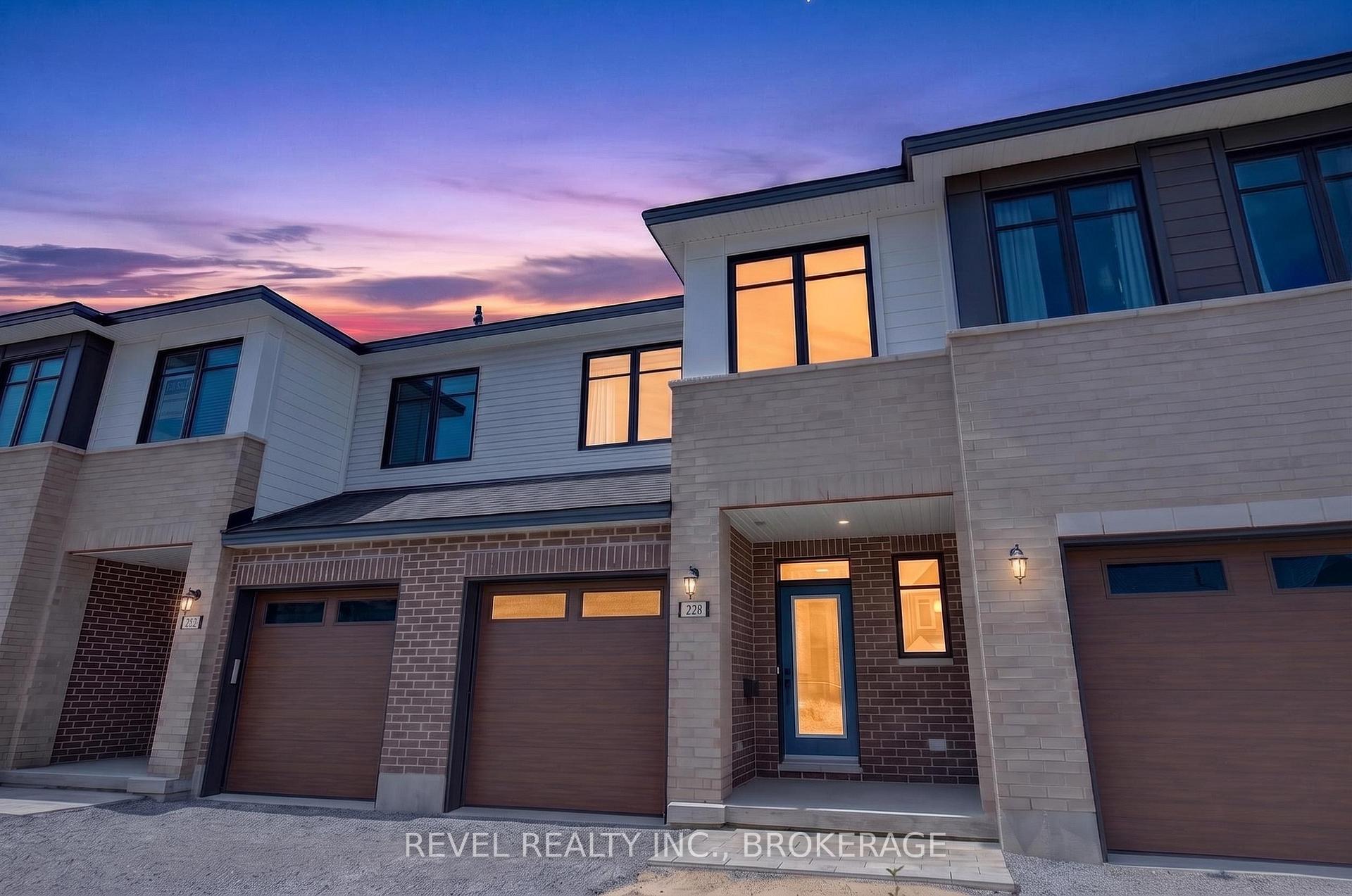 Photo 2 of 326 Dockside Drive, Kingston, Kingston East (Incl Barret Crt) — HOMEH