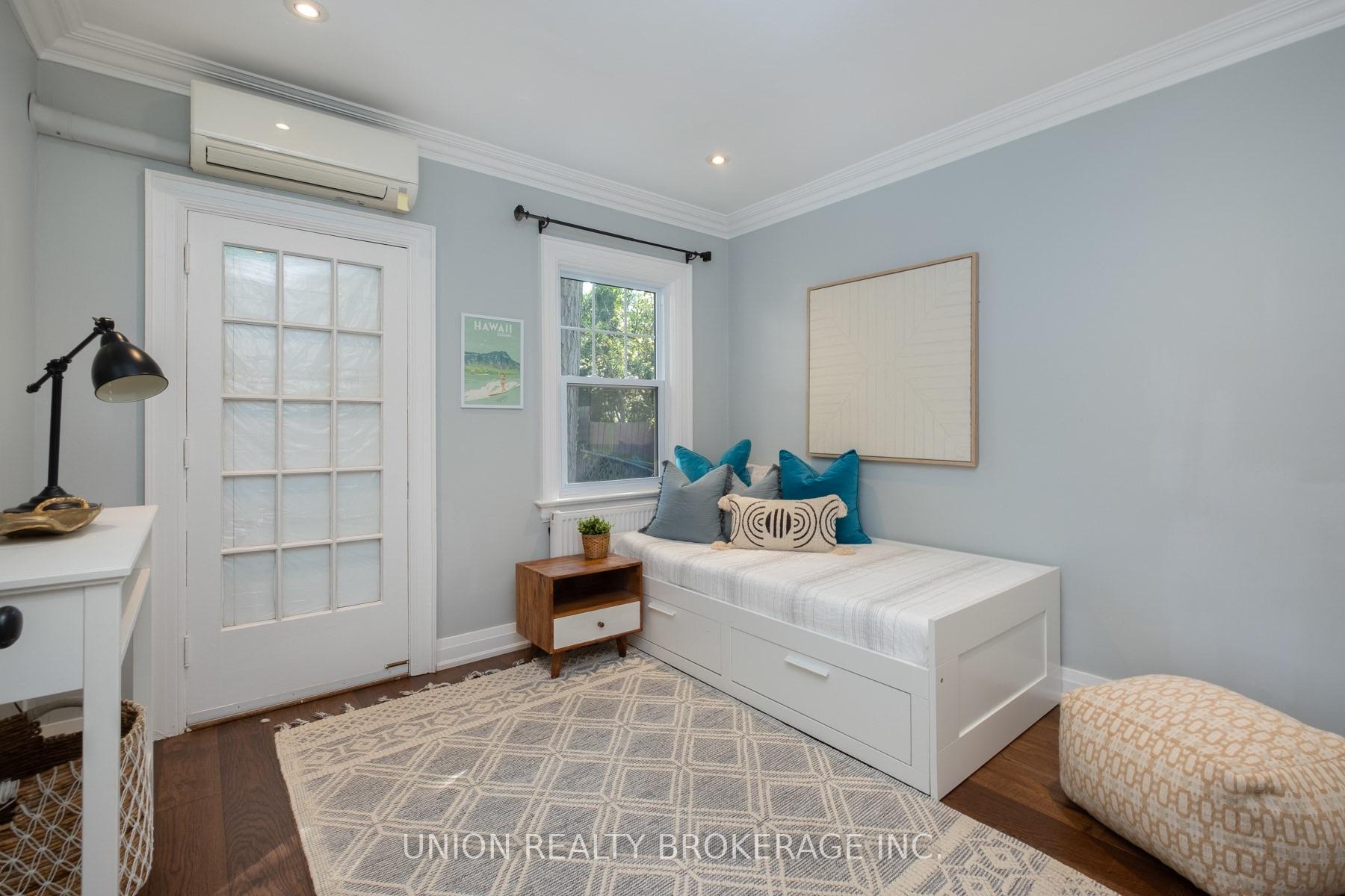 Photo 10 of 55 Pine Crescent, Toronto, The Beaches — HOMEH