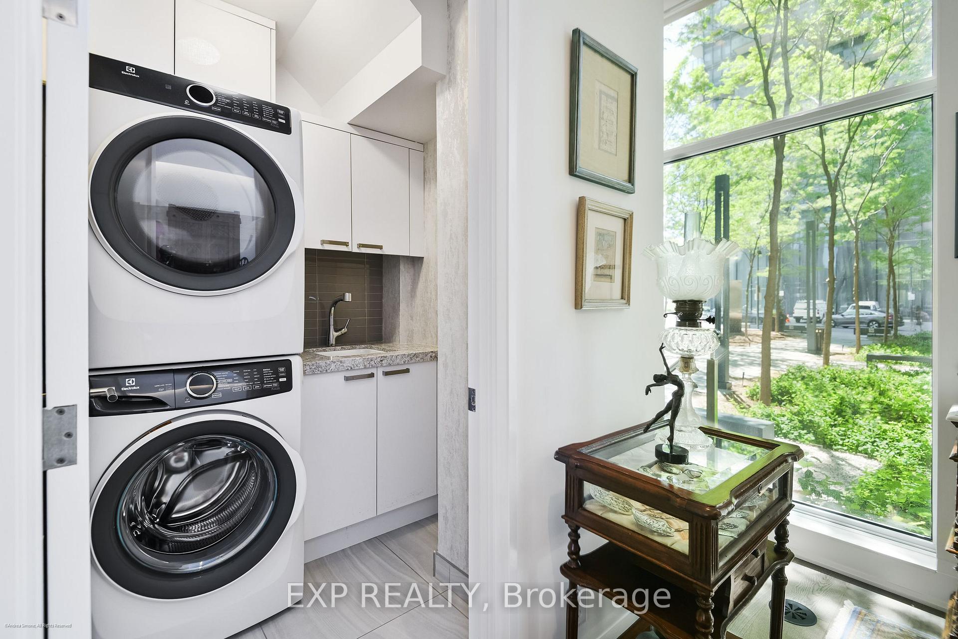 Photo 9 of 1084 Bay Street, Toronto, Bay Street Corridor — HOMEH