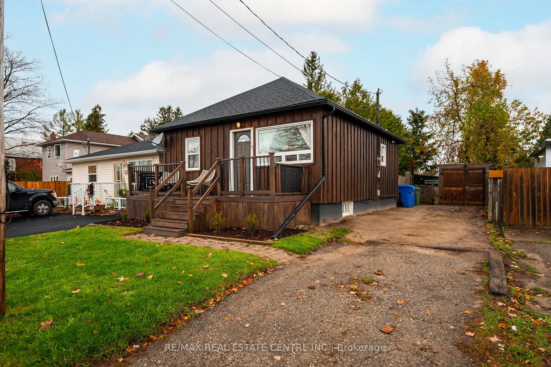 Photo of 121 Proton Street N