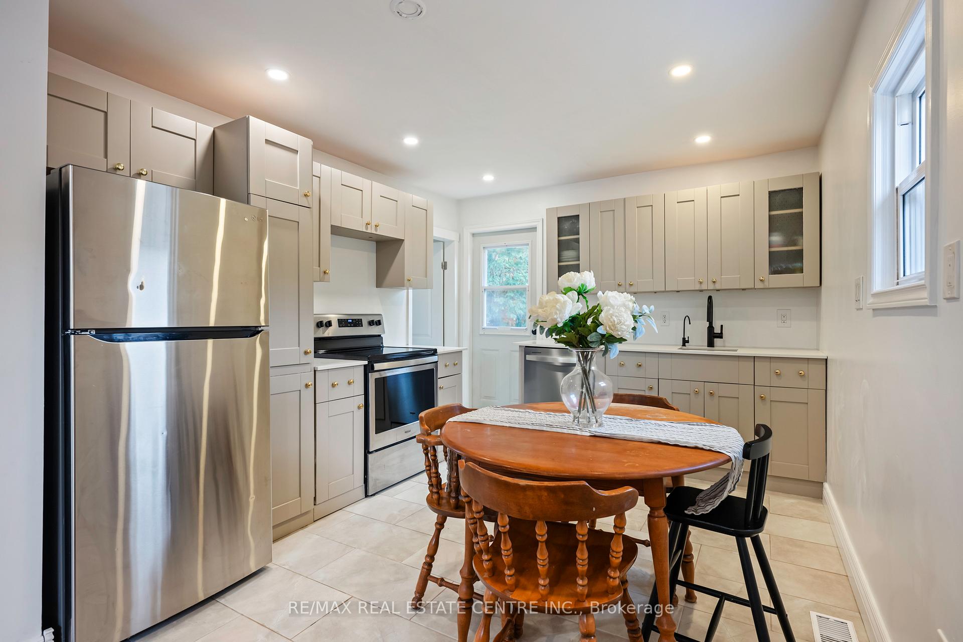 Photo 9 of 121 Proton Street N, Southgate — HOMEH