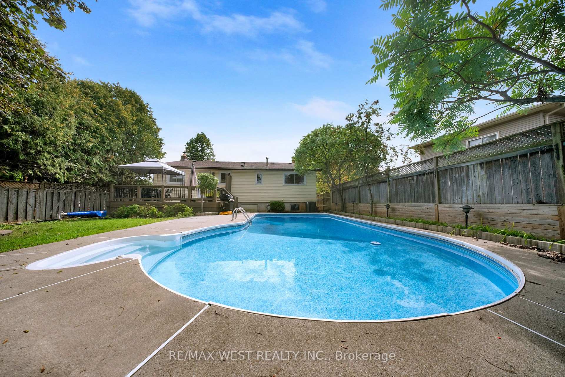 Photo 5 of 4 Flemington Court, Whitby, Lynde Creek — HOMEH
