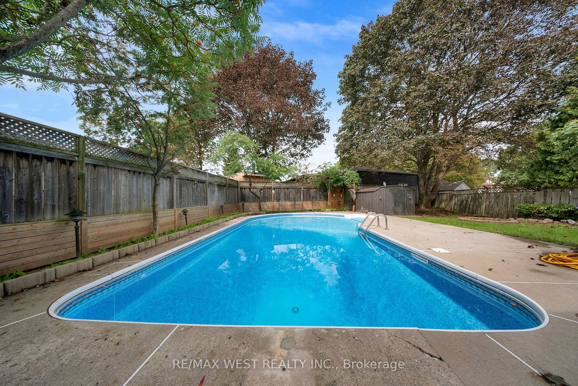 Photo 6 of 4 Flemington Court, Whitby, Lynde Creek — HOMEH