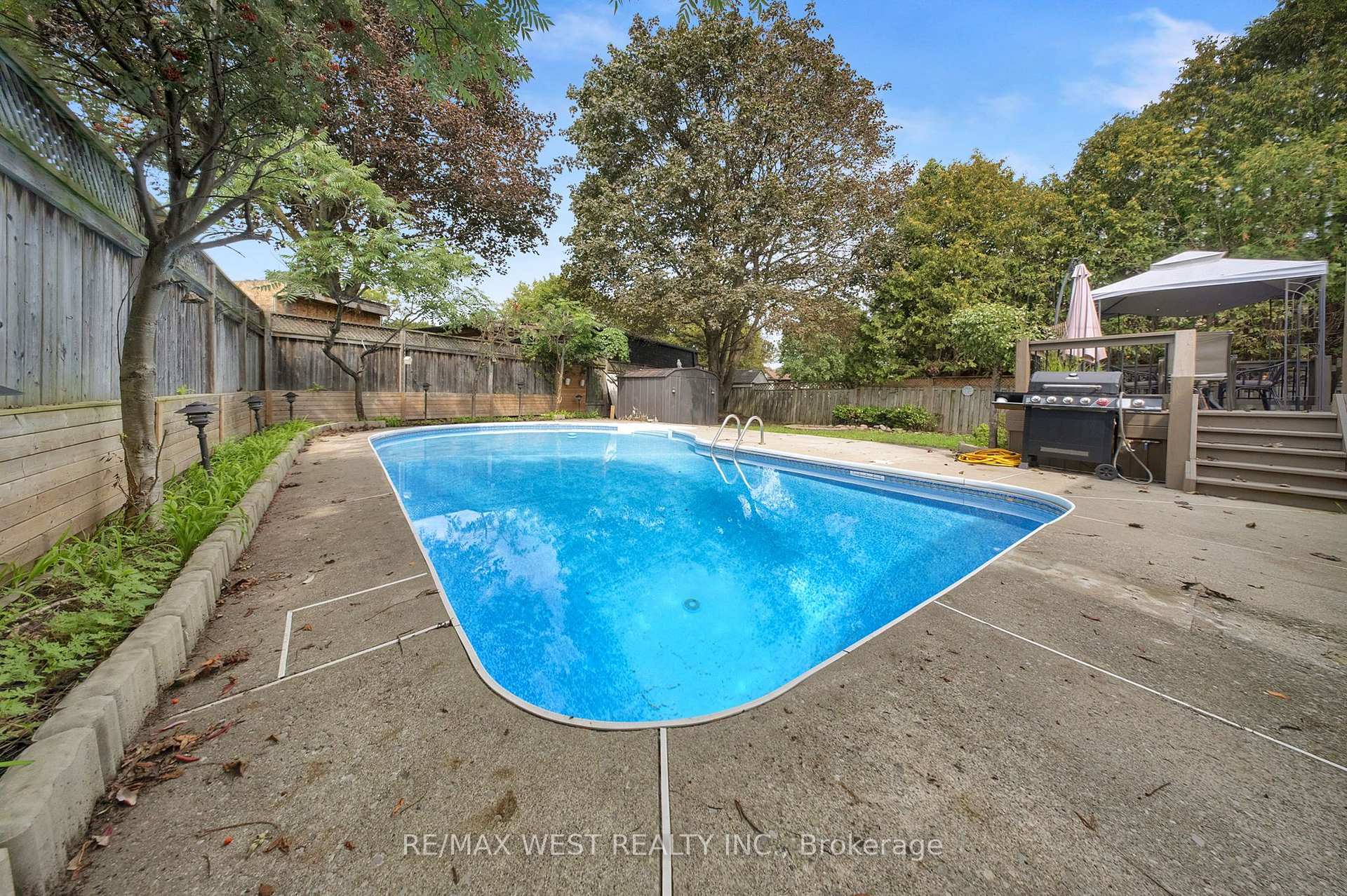 Photo 7 of 4 Flemington Court, Whitby, Lynde Creek — HOMEH