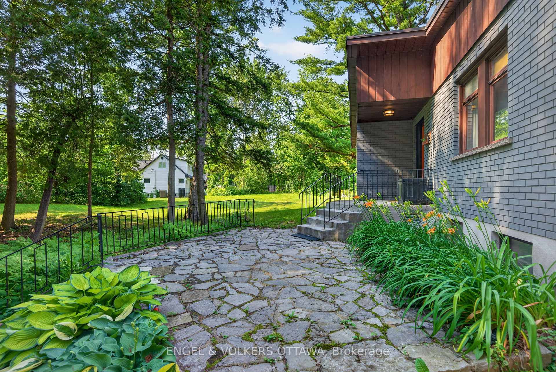 Photo 6 of 4167 Farmers Way, Ottawa, Carlsbad Springs — HOMEH