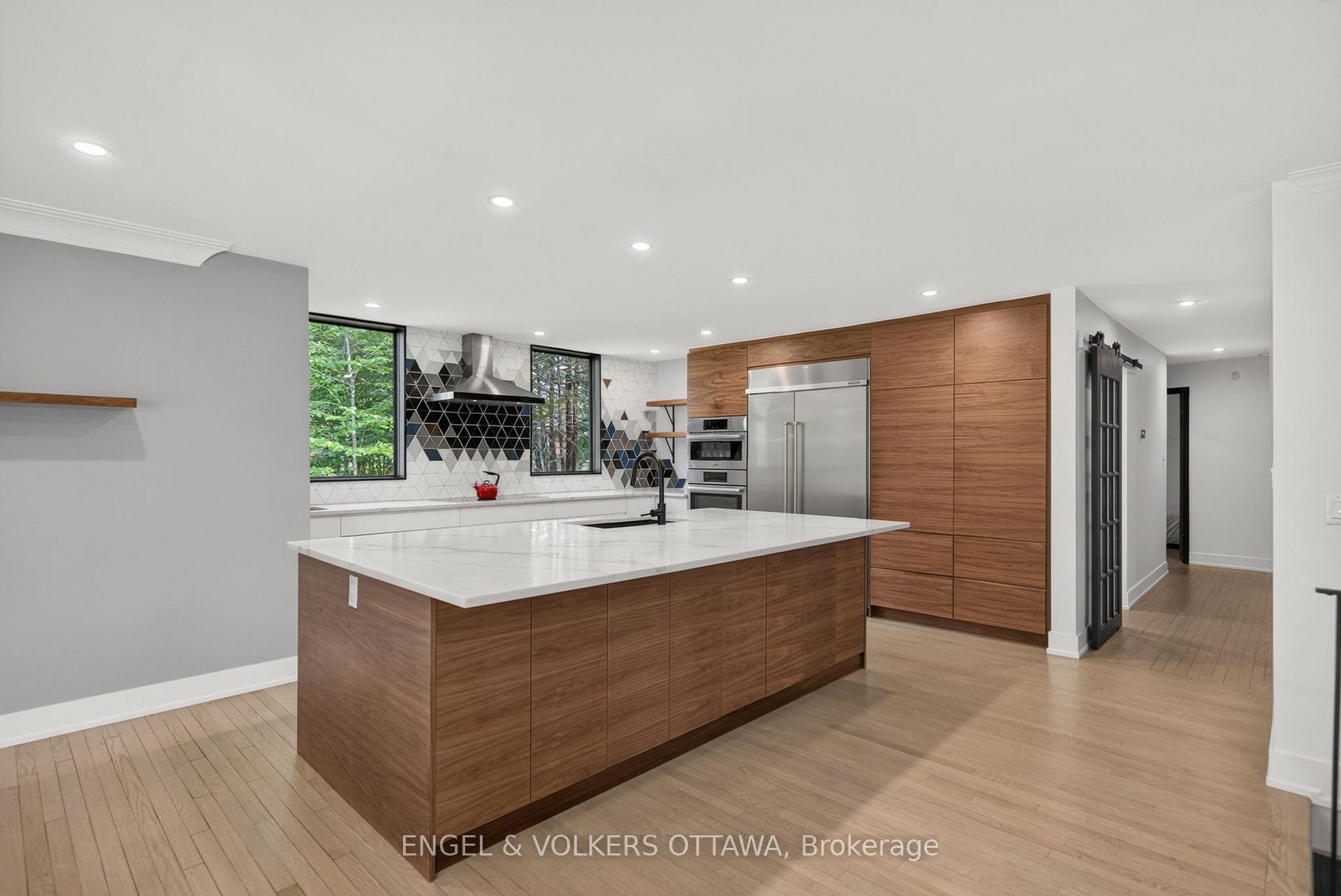 Photo 10 of 4167 Farmers Way, Ottawa, Carlsbad Springs — HOMEH