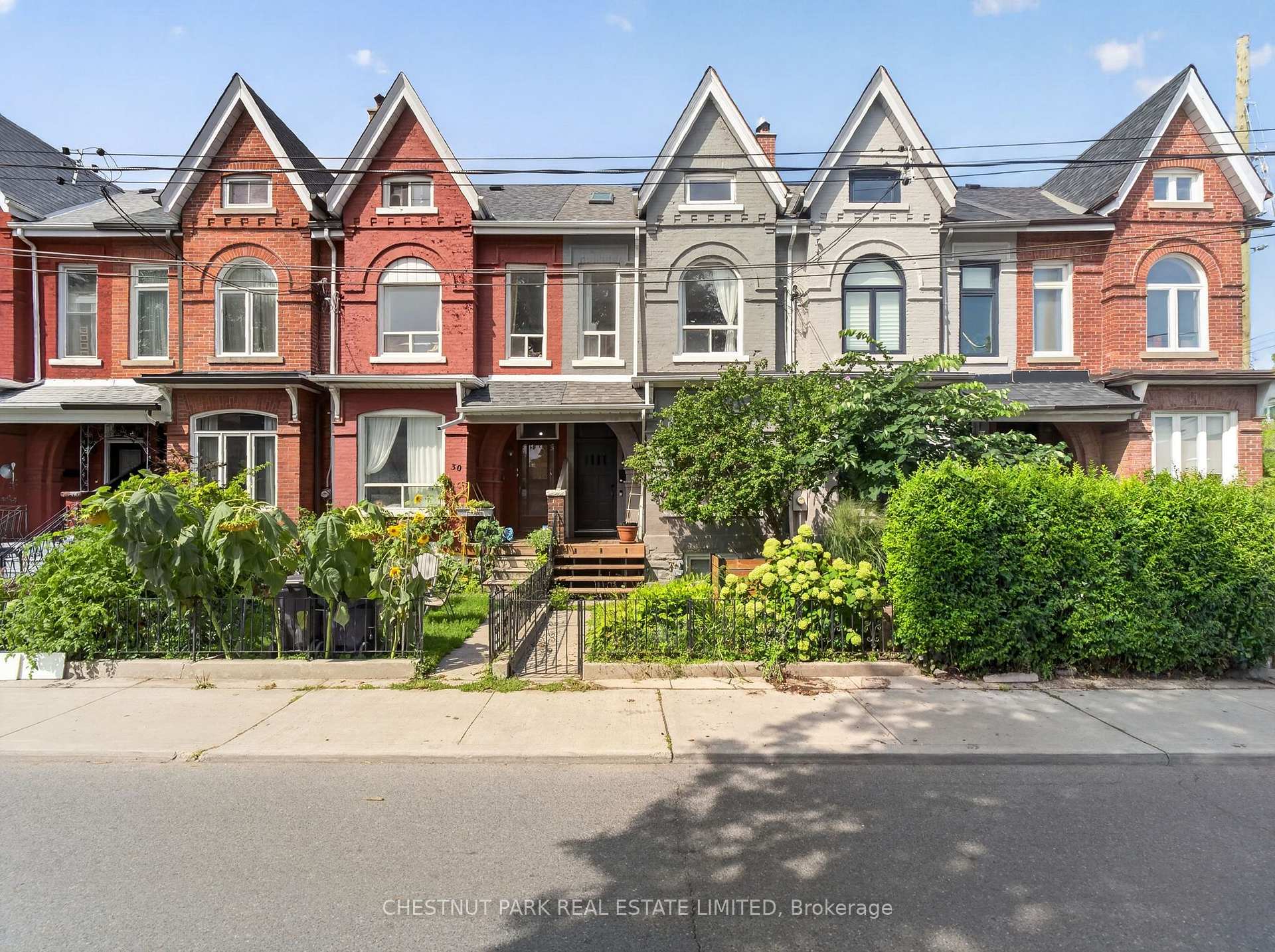 Front of 28 Robinson Street