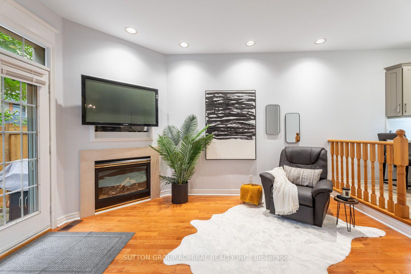 Photo 8 of 37 Kingsbridge Circle, Vaughan, Beverley Glen — HOMEH
