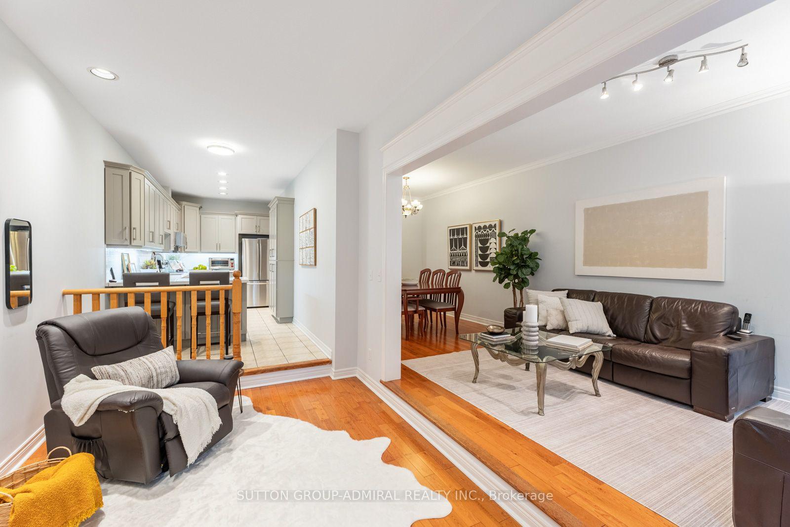 Photo 10 of 37 Kingsbridge Circle, Vaughan, Beverley Glen — HOMEH