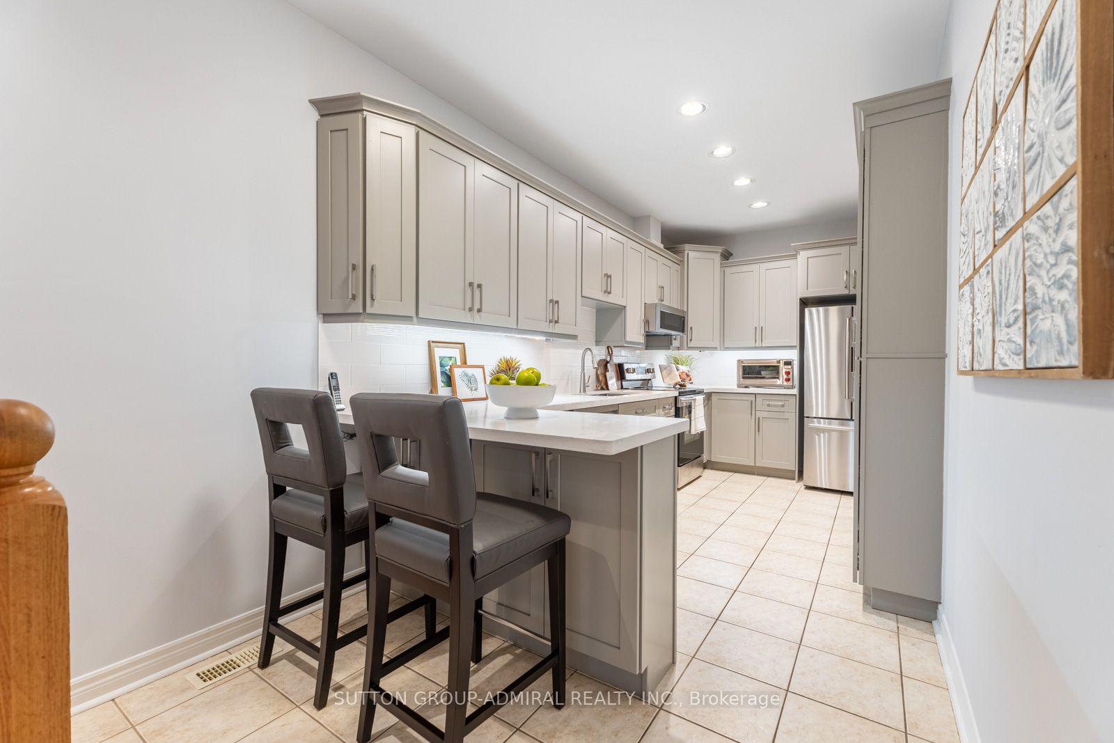 Photo 11 of 37 Kingsbridge Circle, Vaughan, Beverley Glen — HOMEH