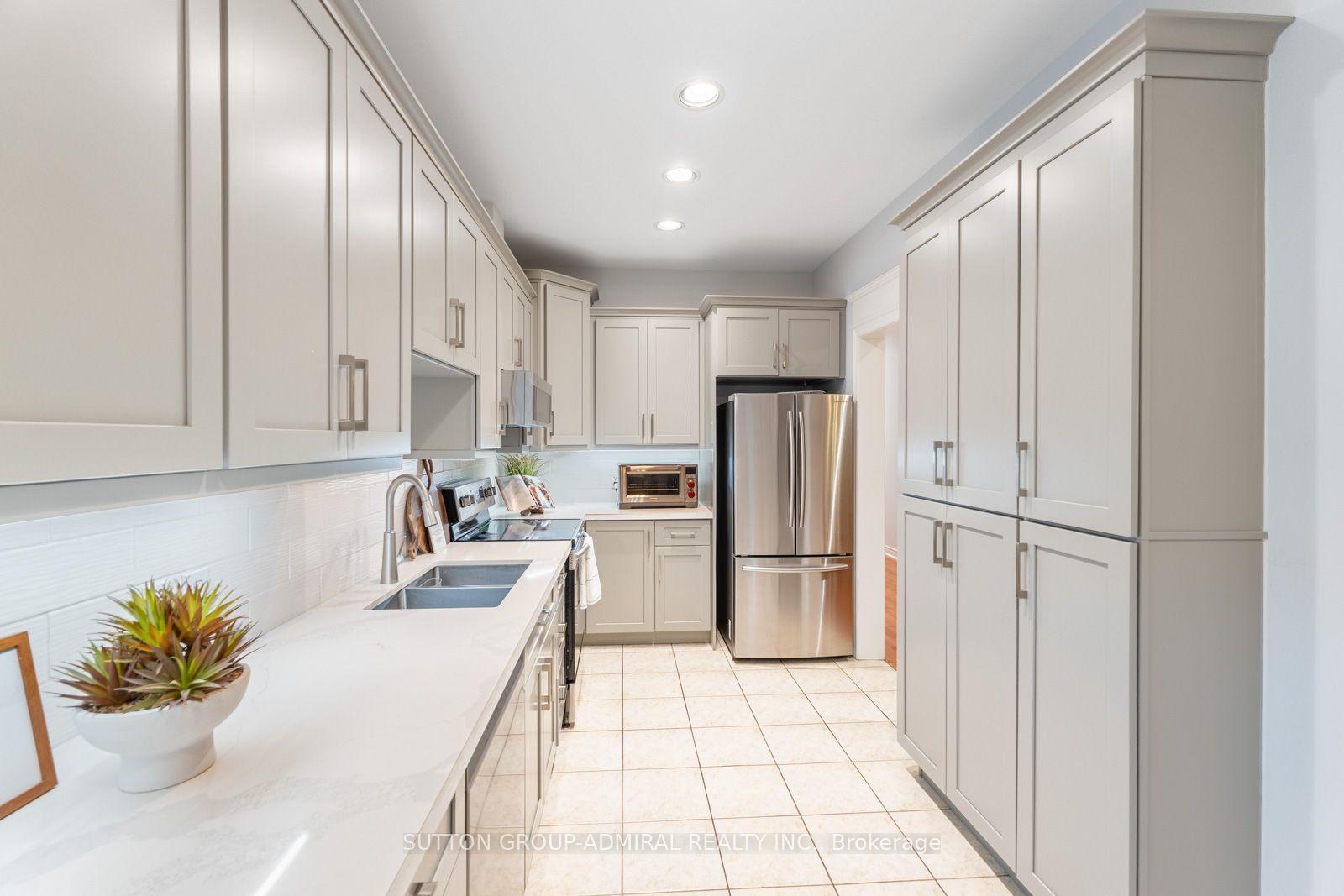 Photo 12 of 37 Kingsbridge Circle, Vaughan, Beverley Glen — HOMEH