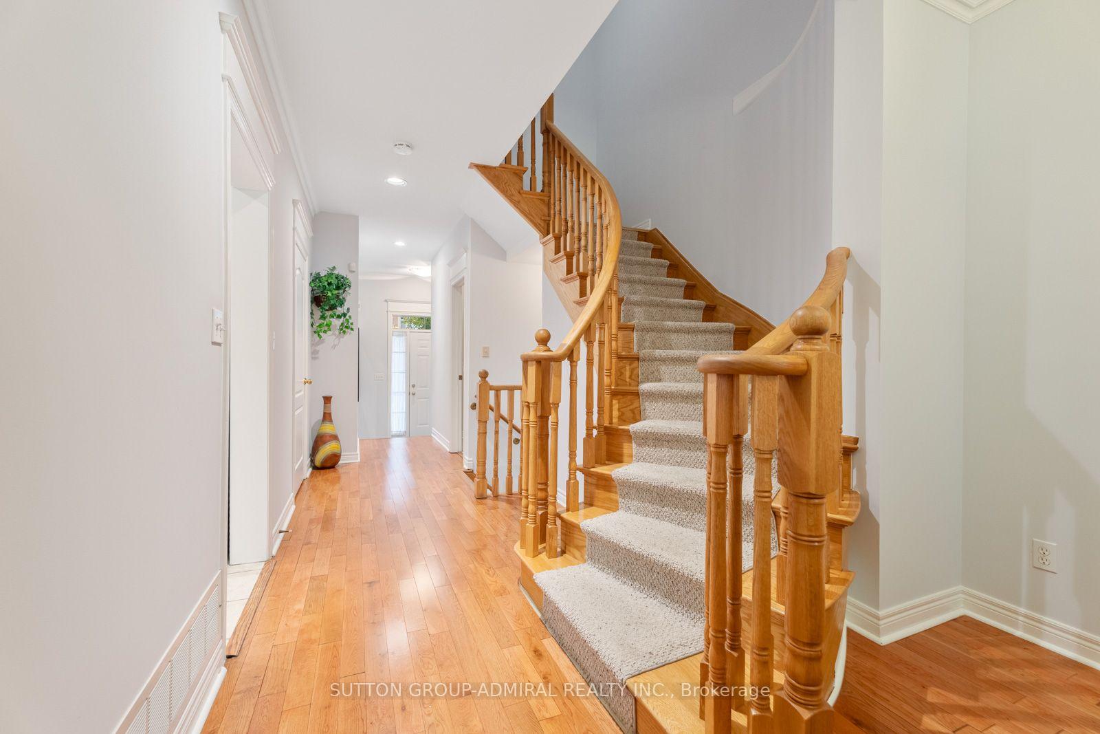 Photo 16 of 37 Kingsbridge Circle, Vaughan, Beverley Glen — HOMEH
