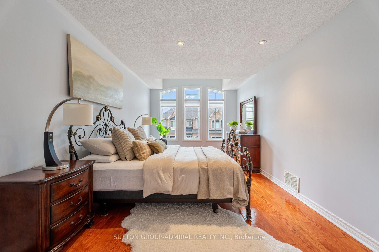 Photo 17 of 37 Kingsbridge Circle, Vaughan, Beverley Glen — HOMEH