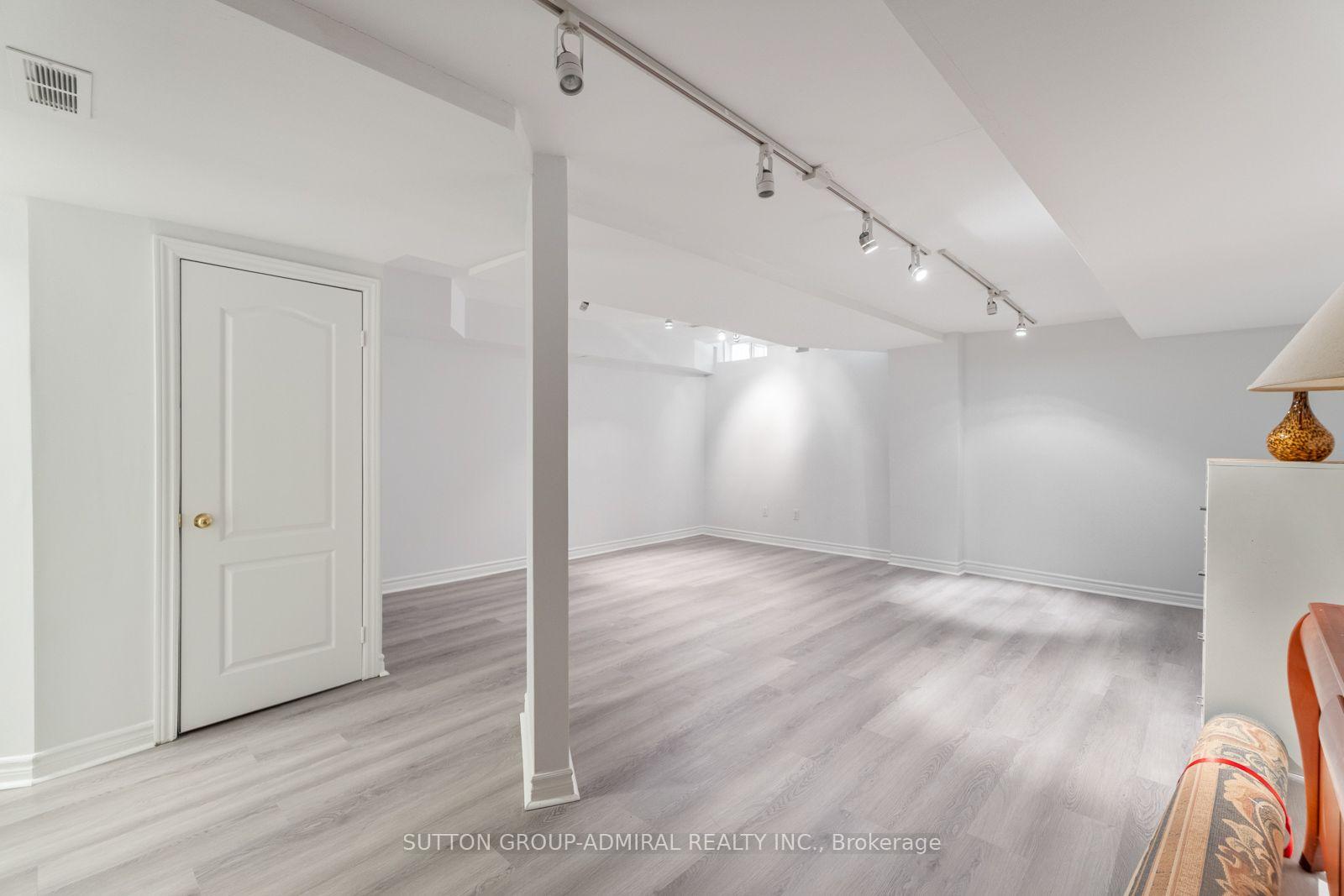 Photo 32 of 37 Kingsbridge Circle, Vaughan, Beverley Glen — HOMEH