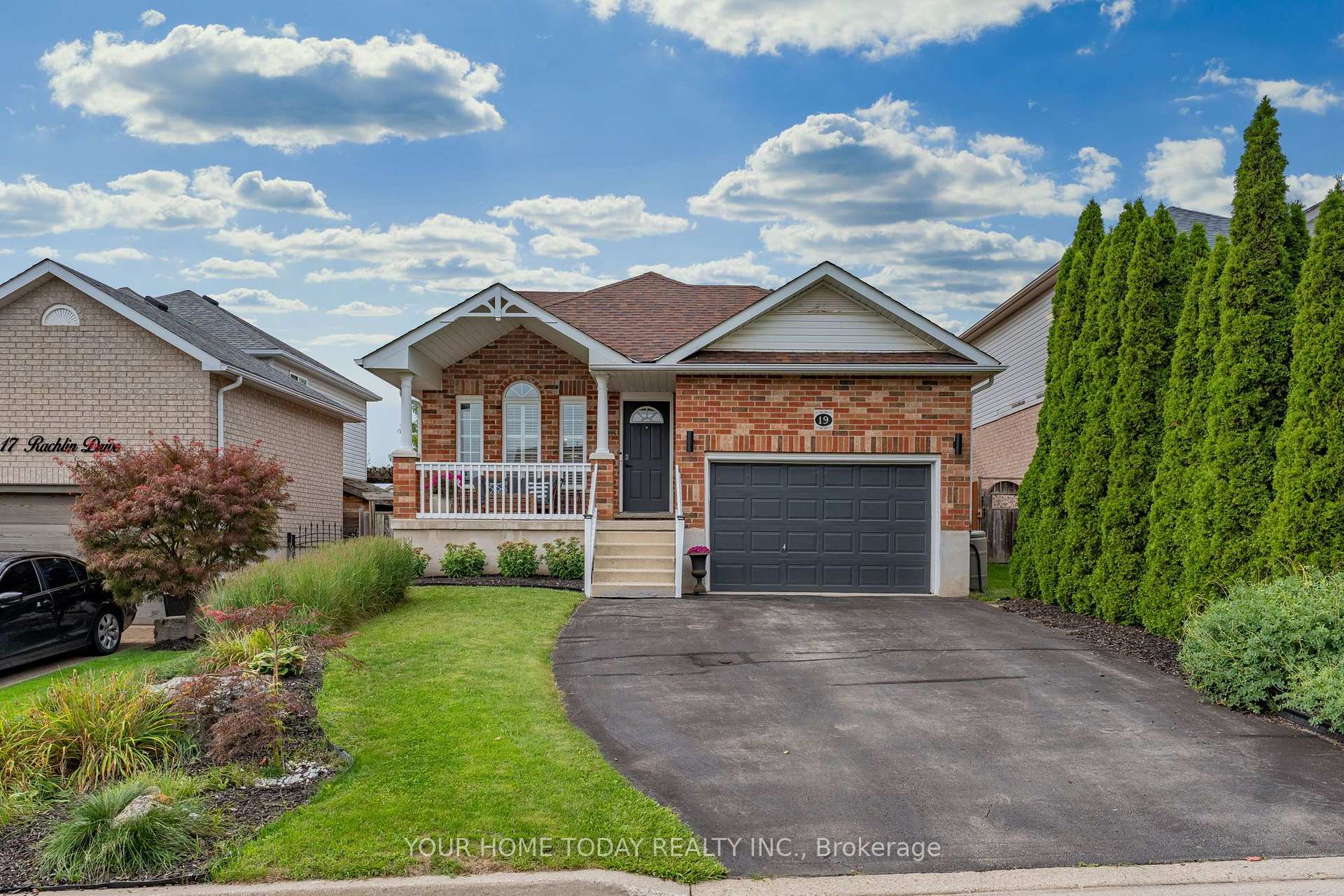 Photo 2 of 19 Rachlin Drive, Halton Hills, Acton — HOMEH