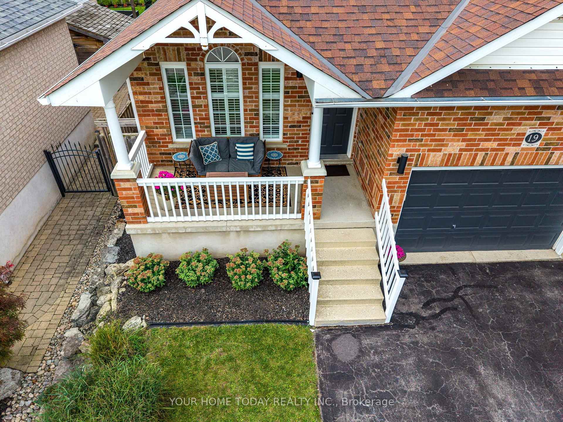 Photo 3 of 19 Rachlin Drive, Halton Hills, Acton — HOMEH