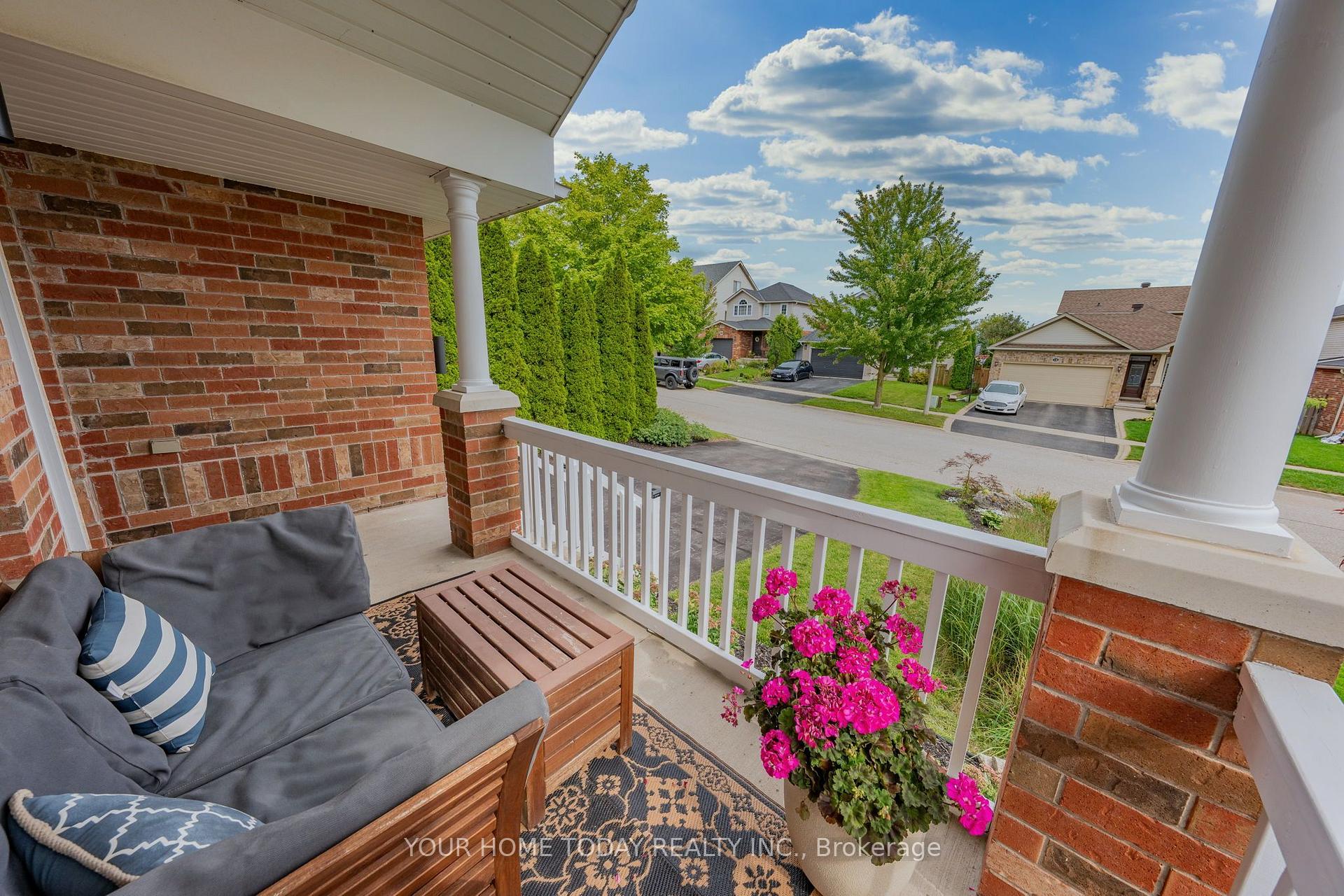 Photo 4 of 19 Rachlin Drive, Halton Hills, Acton — HOMEH
