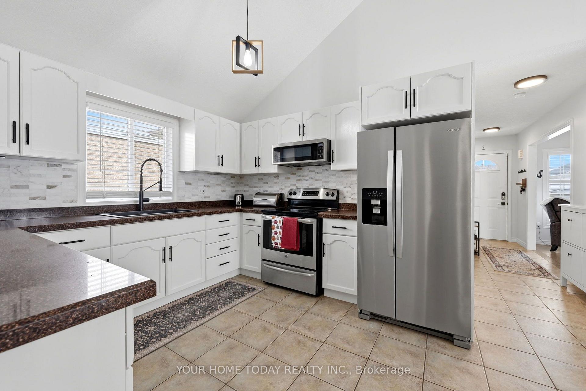 Photo 13 of 19 Rachlin Drive, Halton Hills, Acton — HOMEH